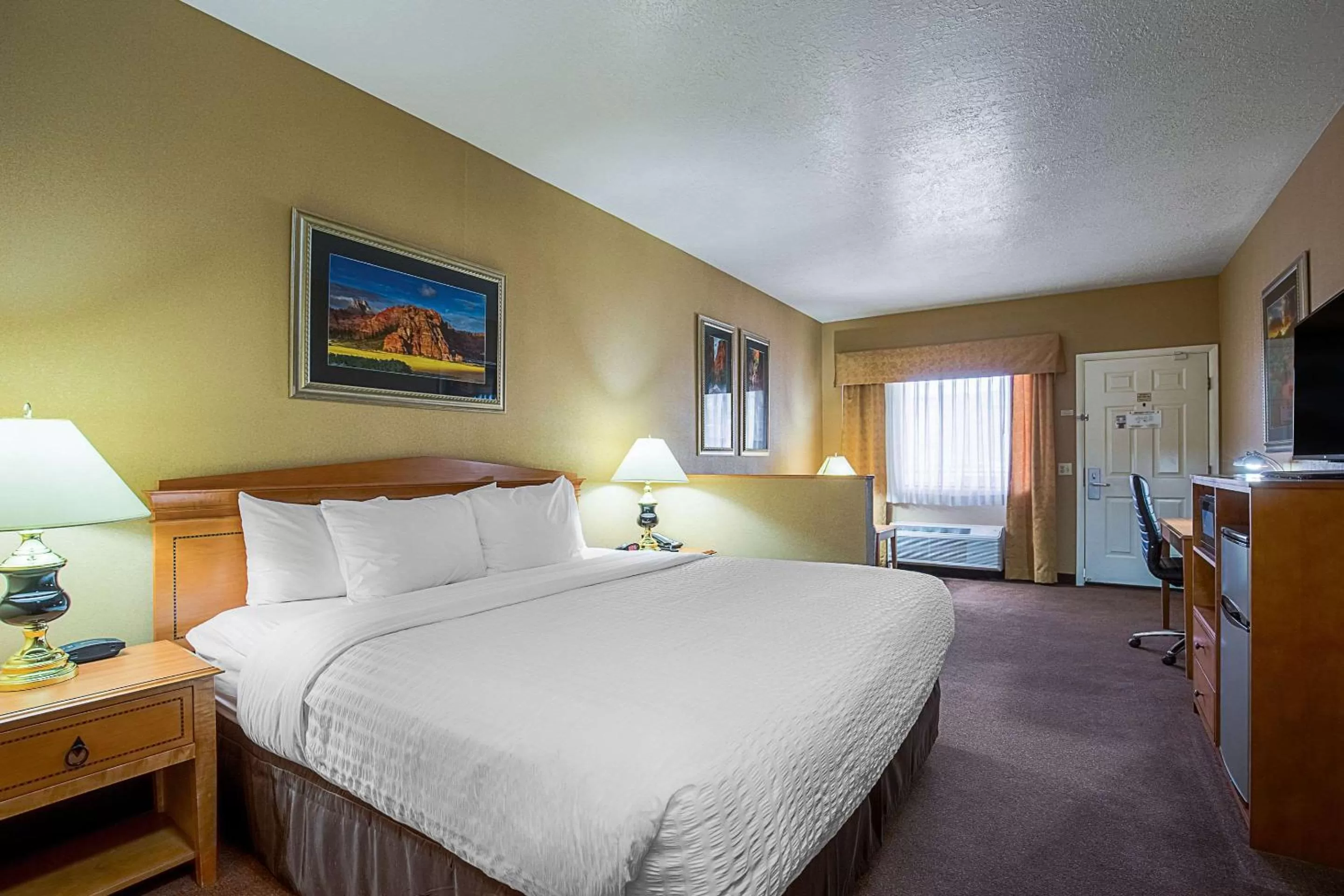 King Suite with Sofa Bed - Non-Smoking in Clarion Suites St George - Convention Center Area