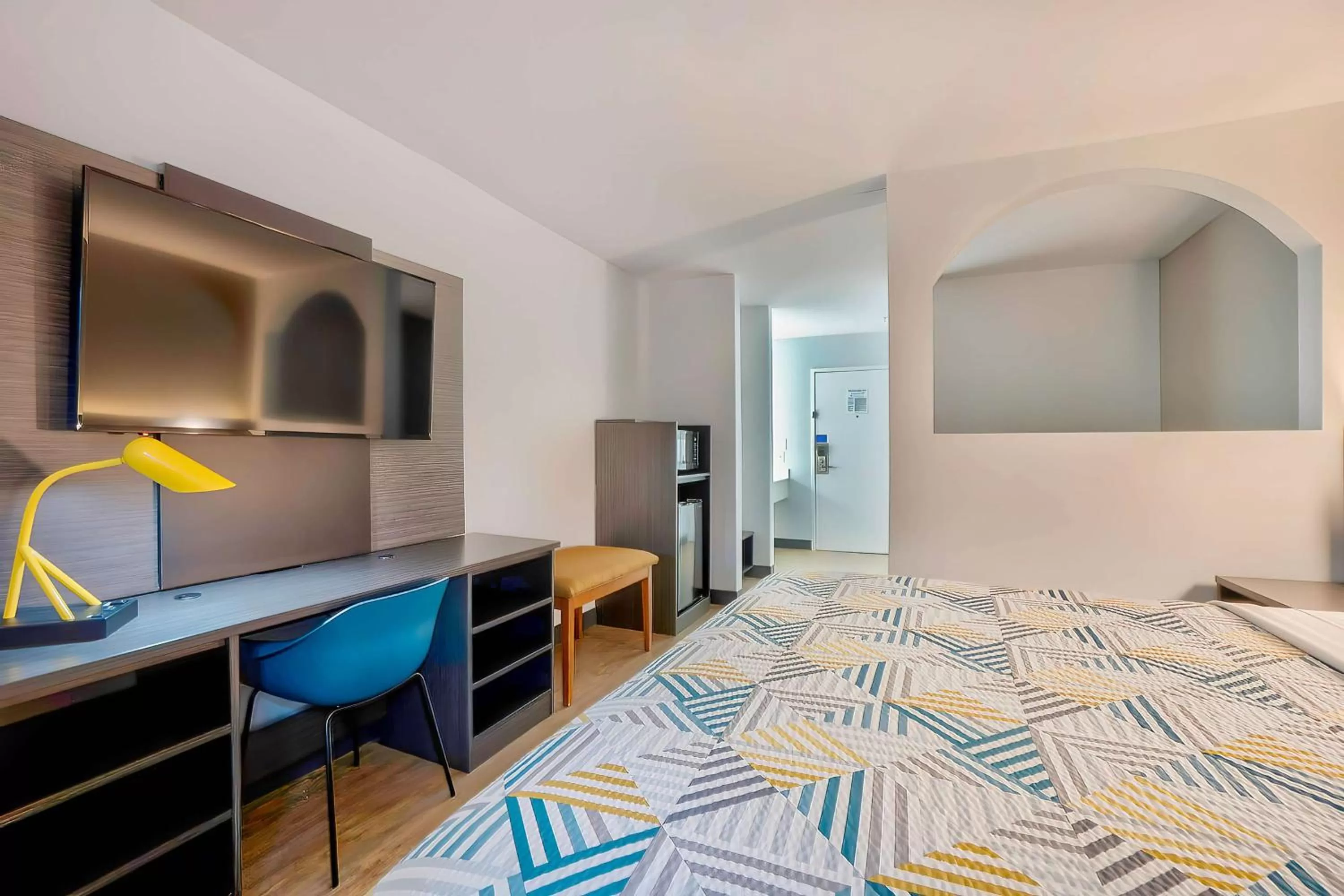 Deluxe King Suite - Non-Smoking in Motel 6 Tulsa, Ok - Central