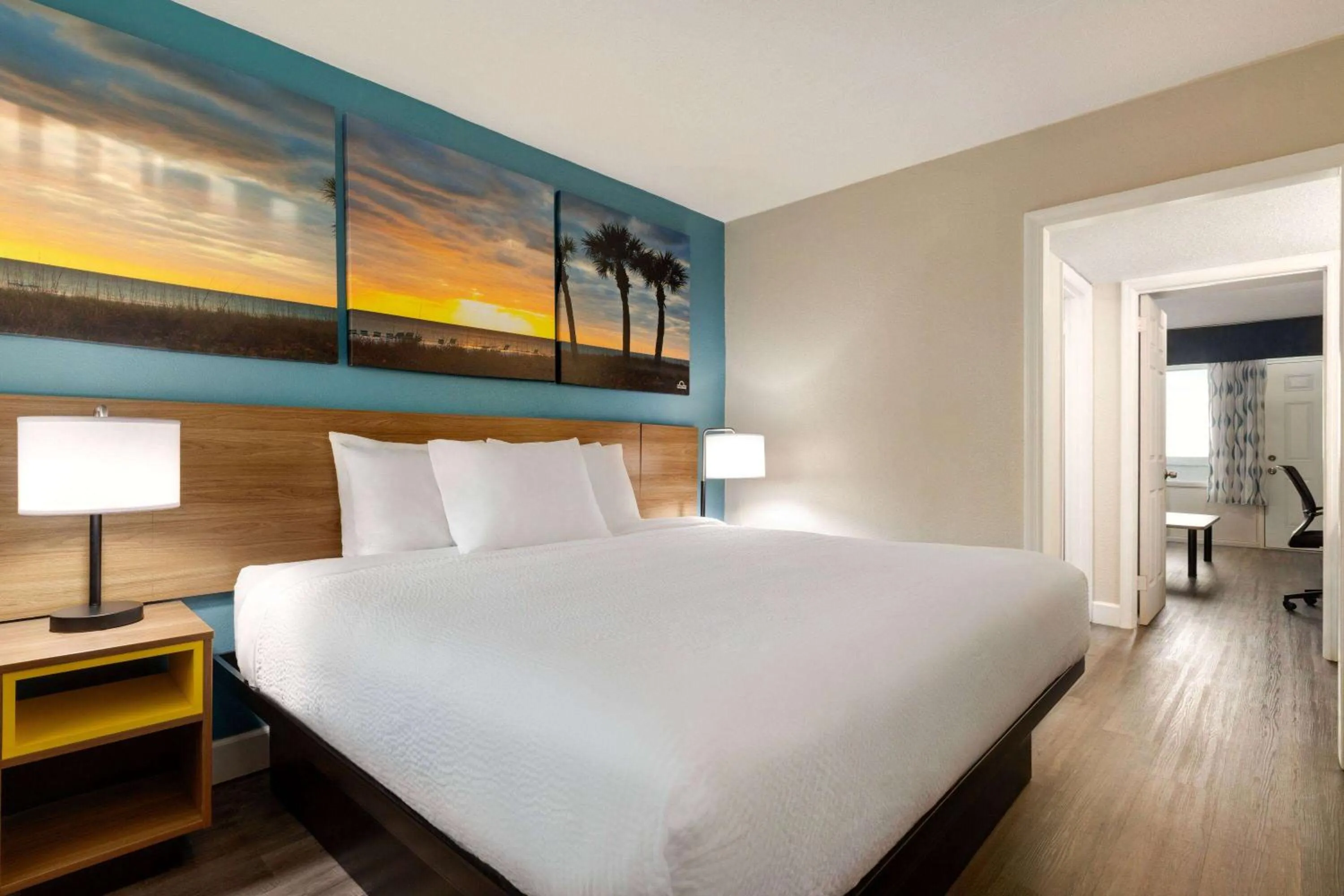 King Room with Oceanfront - Non-Smoking in Days Inn by Wyndham Myrtle Beach-Beach Front