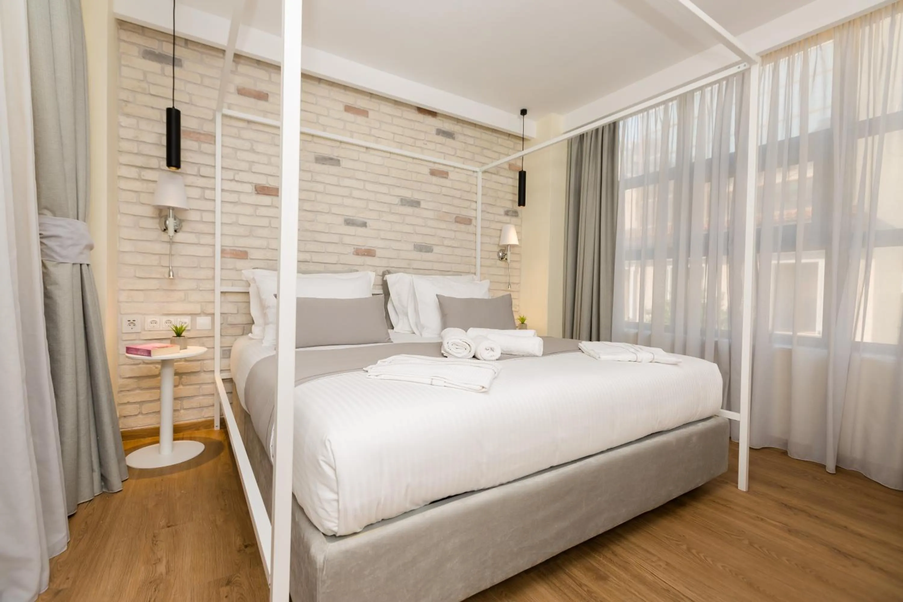 King Room with Spa Bath in Hotel @Syngrou Fix