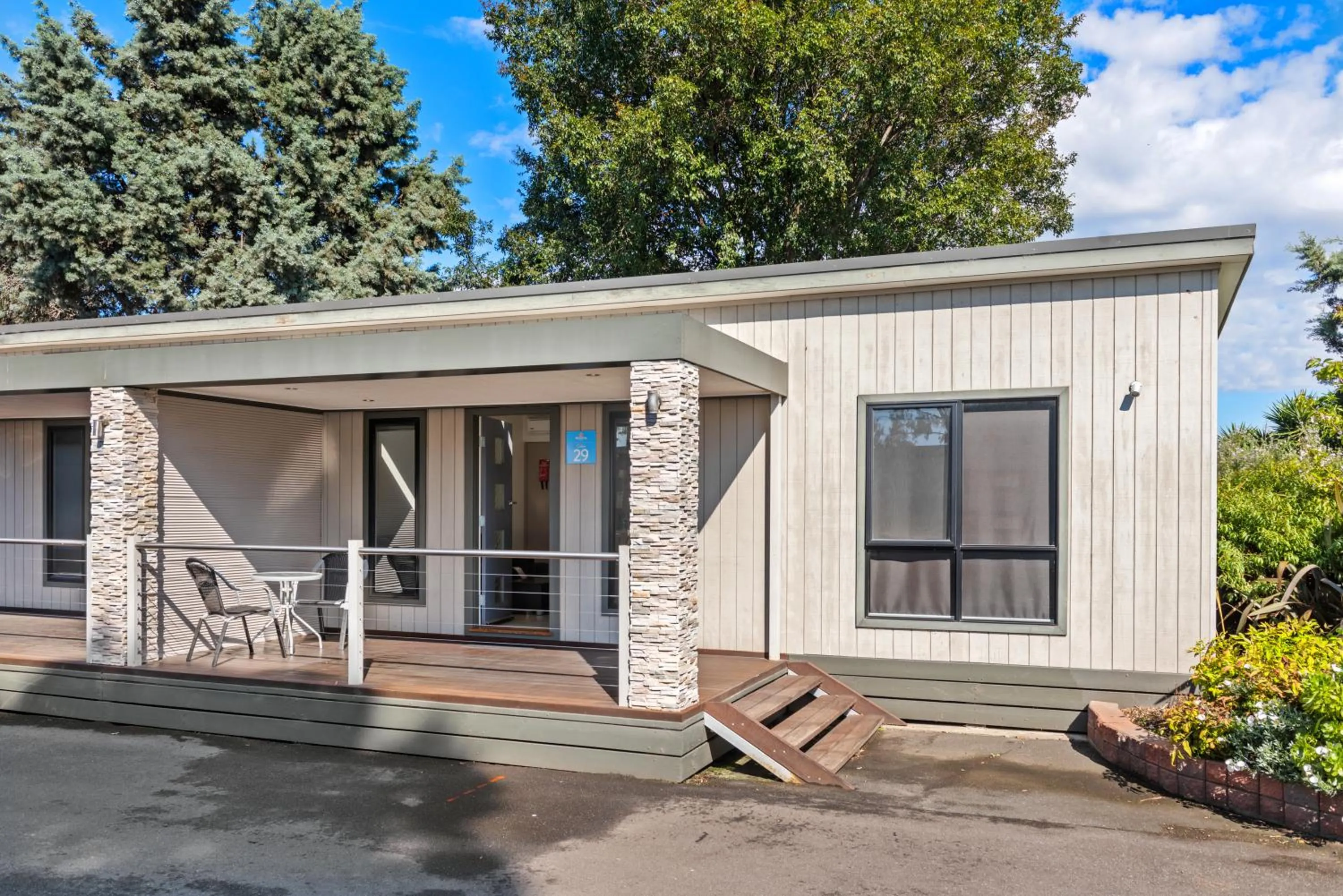 Deluxe 1 Bedroom Cabin in Discovery Parks - Melbourne