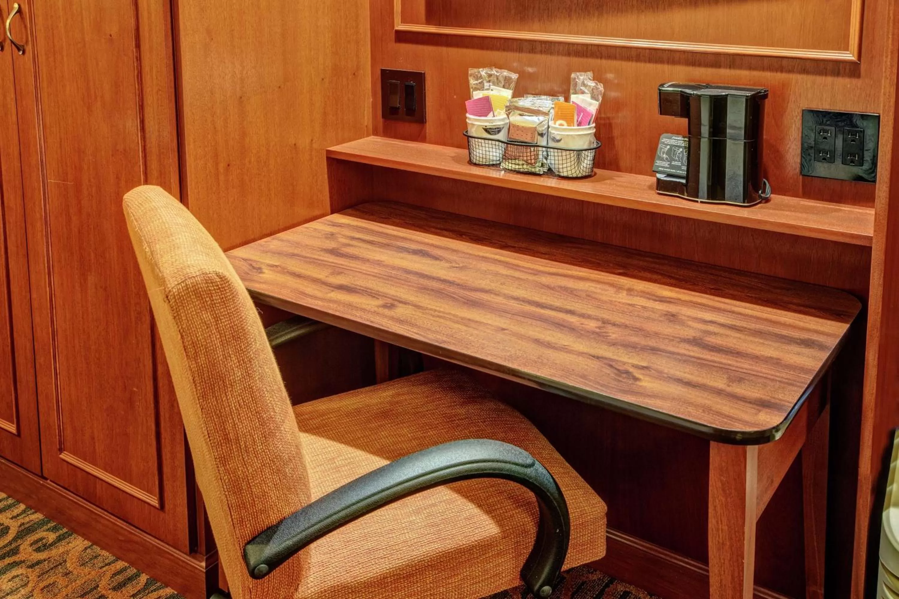 King Room - Mobility Access/Non-Smoking in Hampton Inn Winchester KY