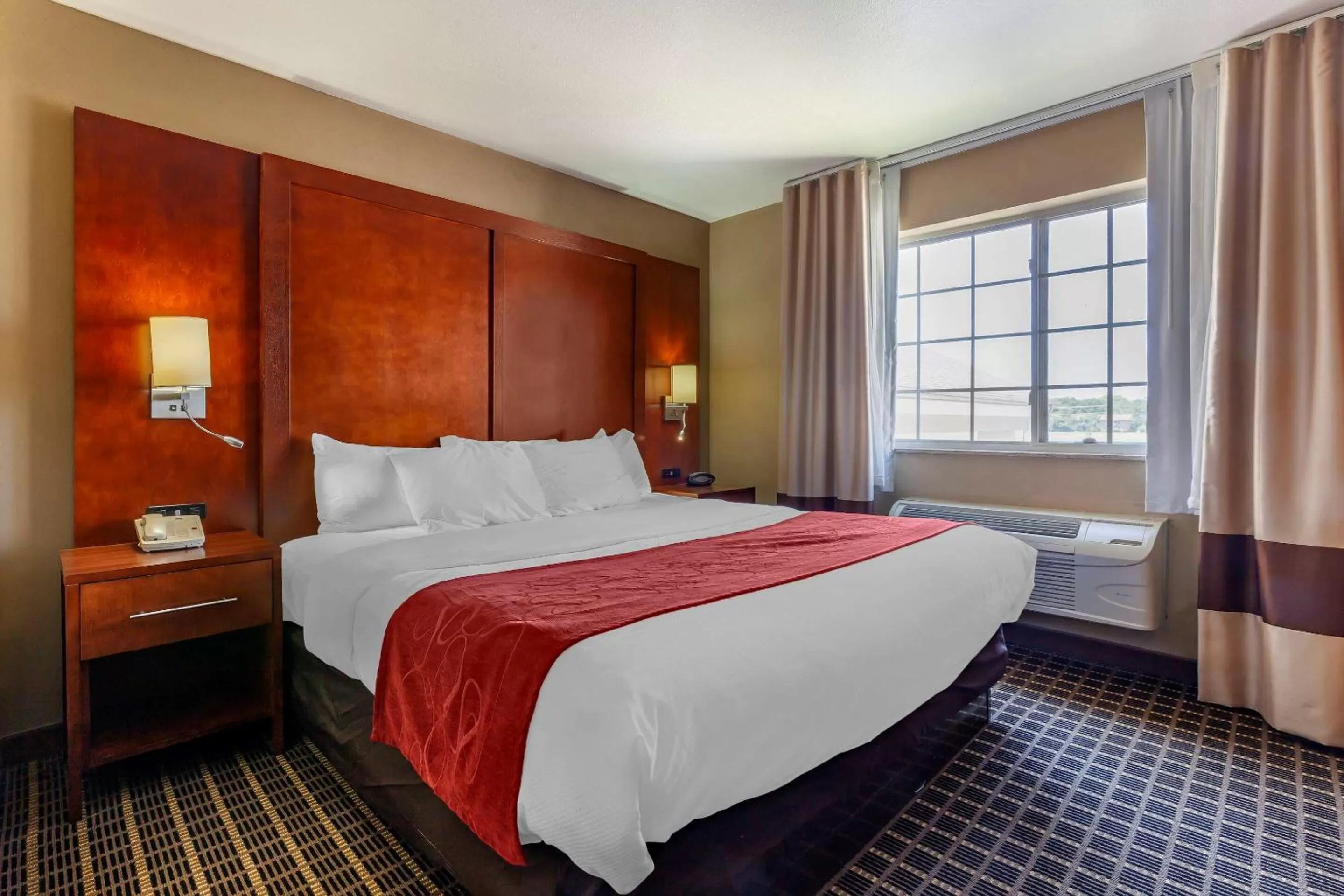 King Suite with Sofabed  - Non-Smoking in Comfort Suites Delavan - Lake Geneva Area