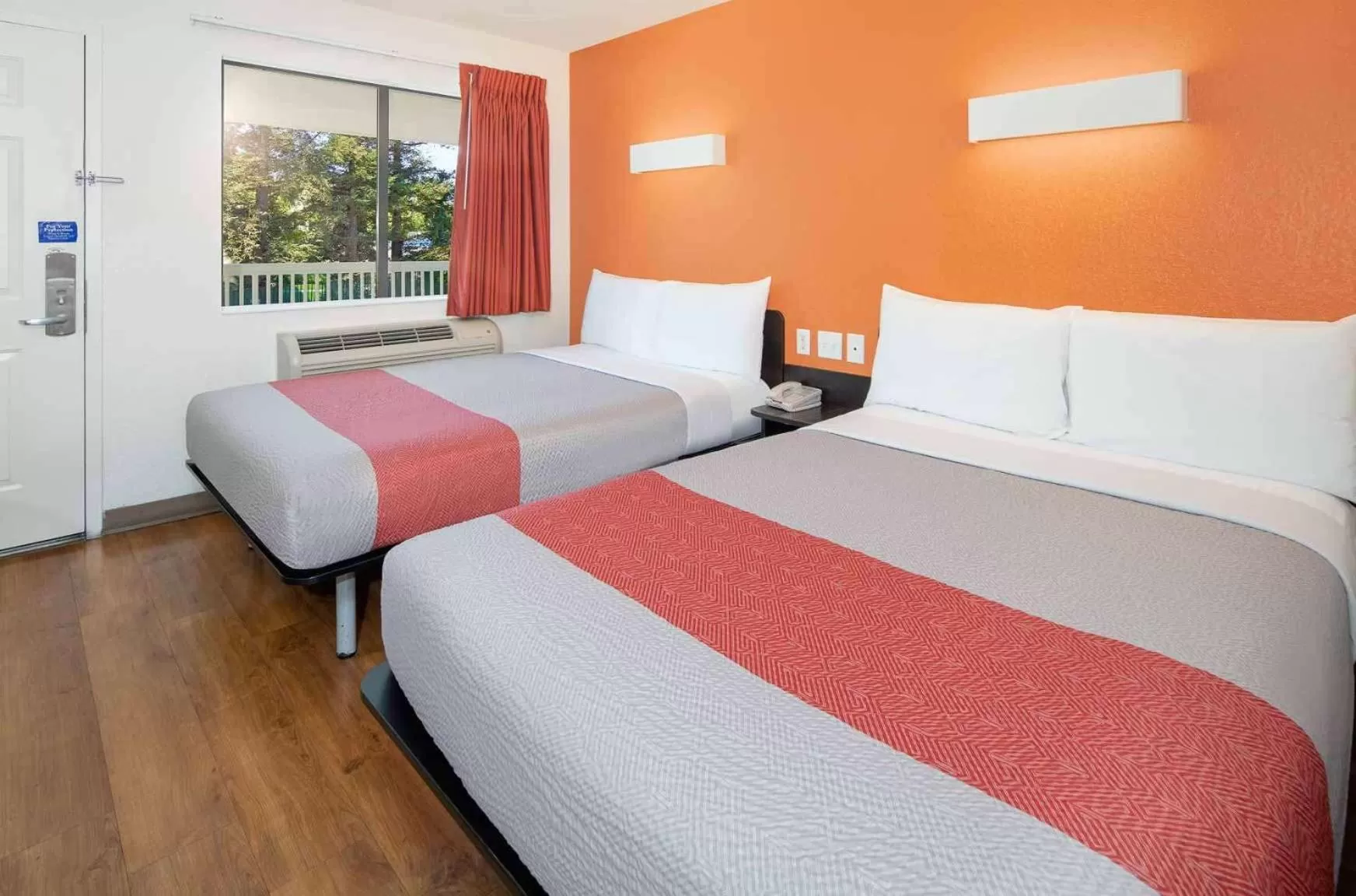 Quadruple Room - single occupancy in Motel 6-Arcadia, CA - Los Angeles - Pasadena Area
