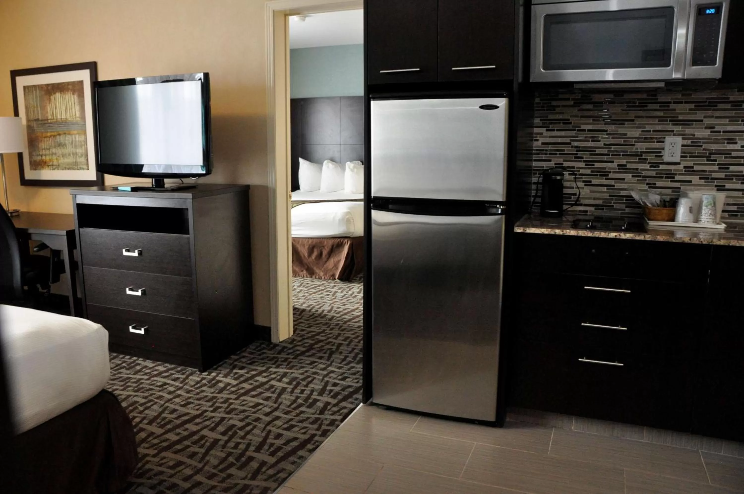 Queen Suite with Two Queen Beds with Kitchenette - Non-smoking in Best Western Plus Barrie