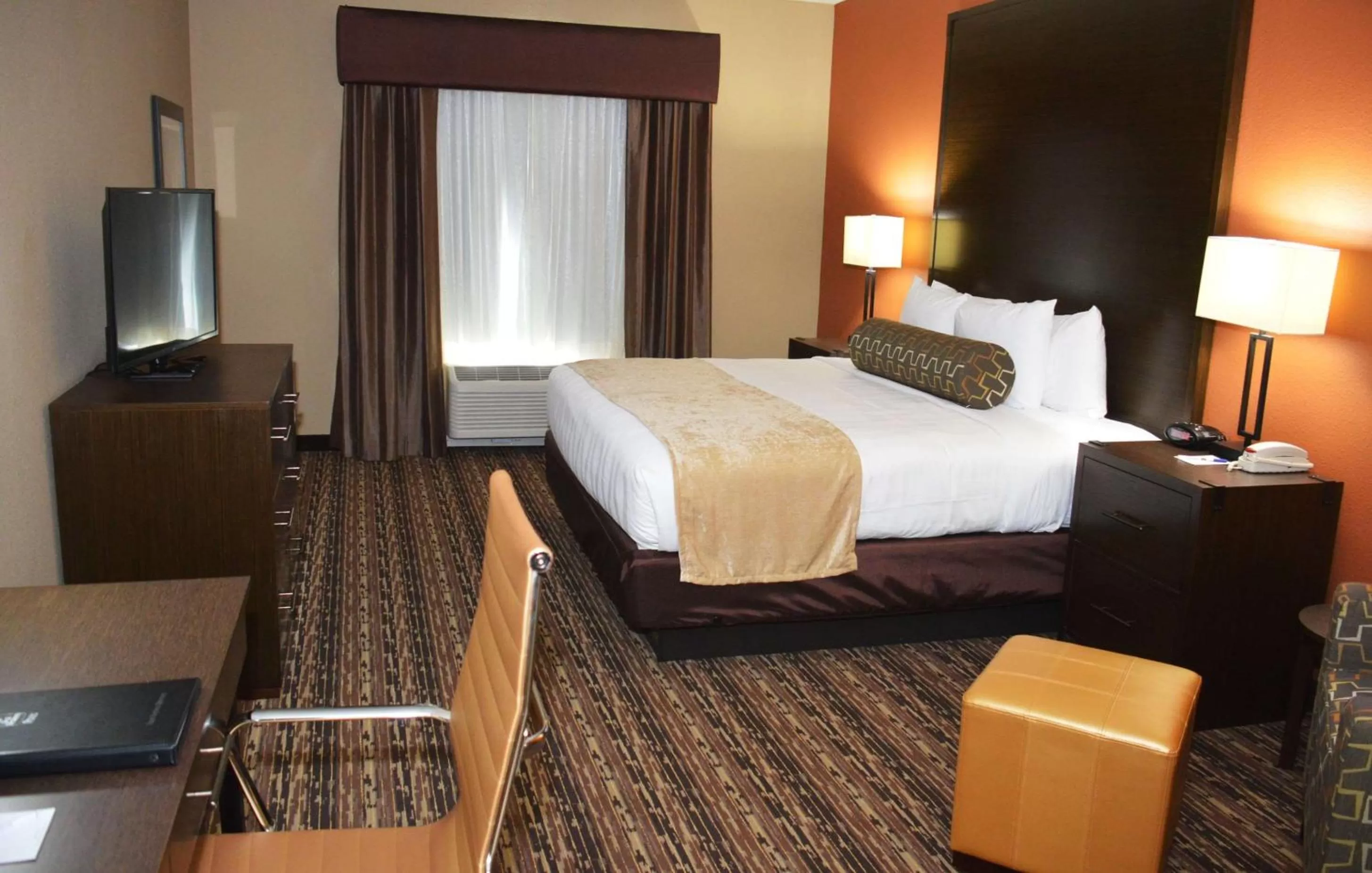 King Room with Bath Tub - Mobility Accessible/Non-Smoking in Best Western Plus Elmendorf Hotel San Antonio Hotel