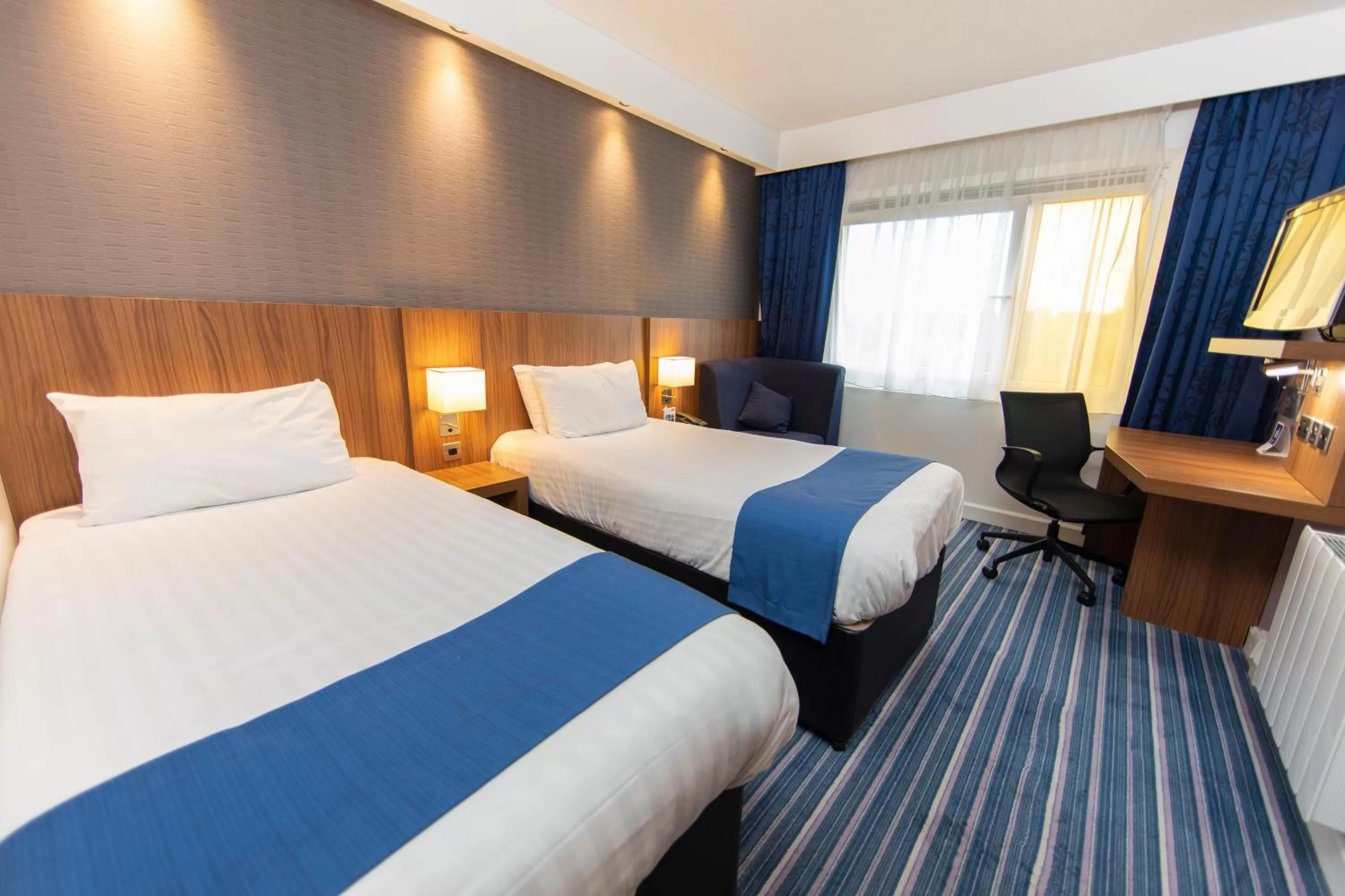 Standard Room with Free Hot Breakfast in Holiday Inn Express, Chester Racecourse by IHG