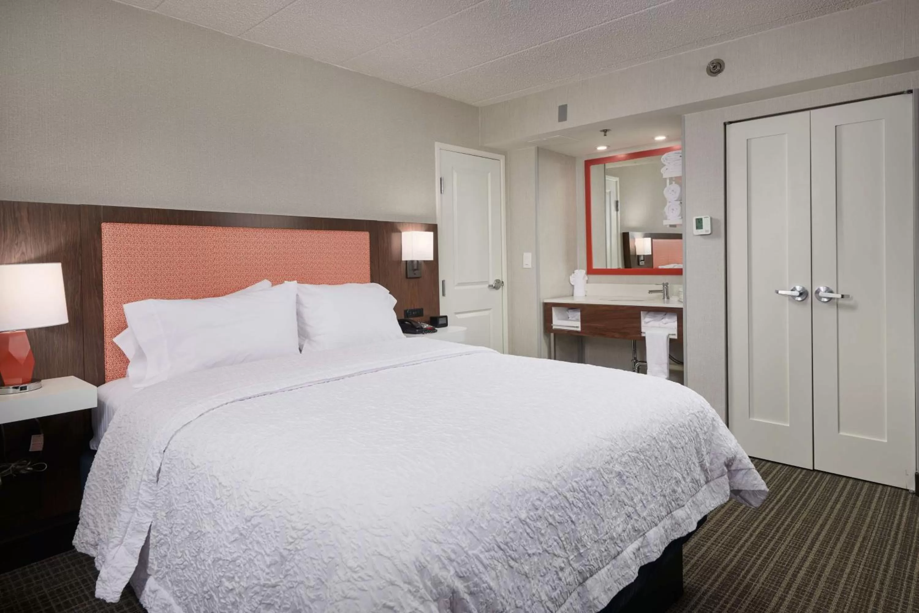 Queen Room - Non-Smoking in Hampton Inn Fairfax City