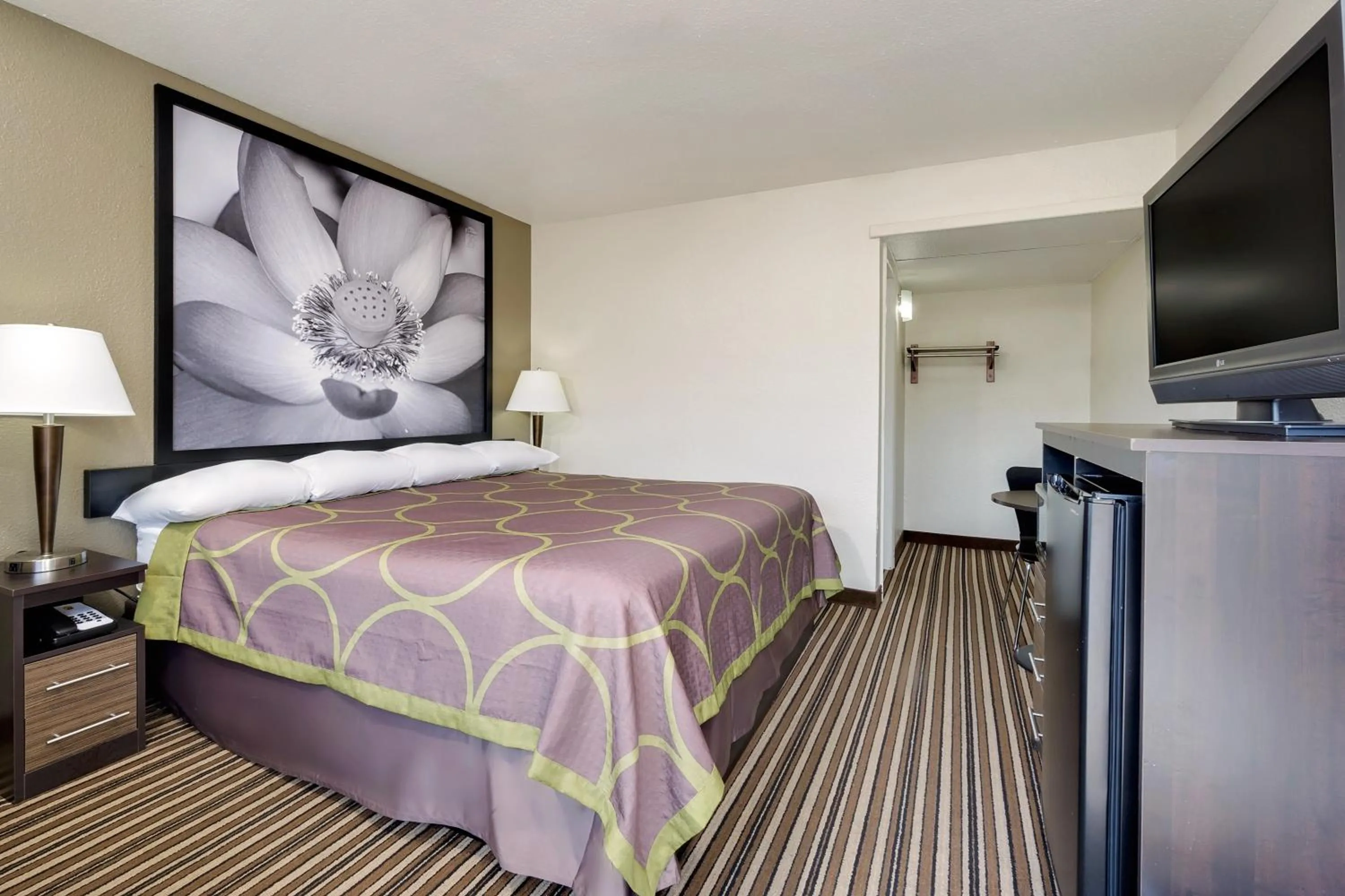 King Room - Disability Access/Non-Smoking in Super 8 by Wyndham Florence