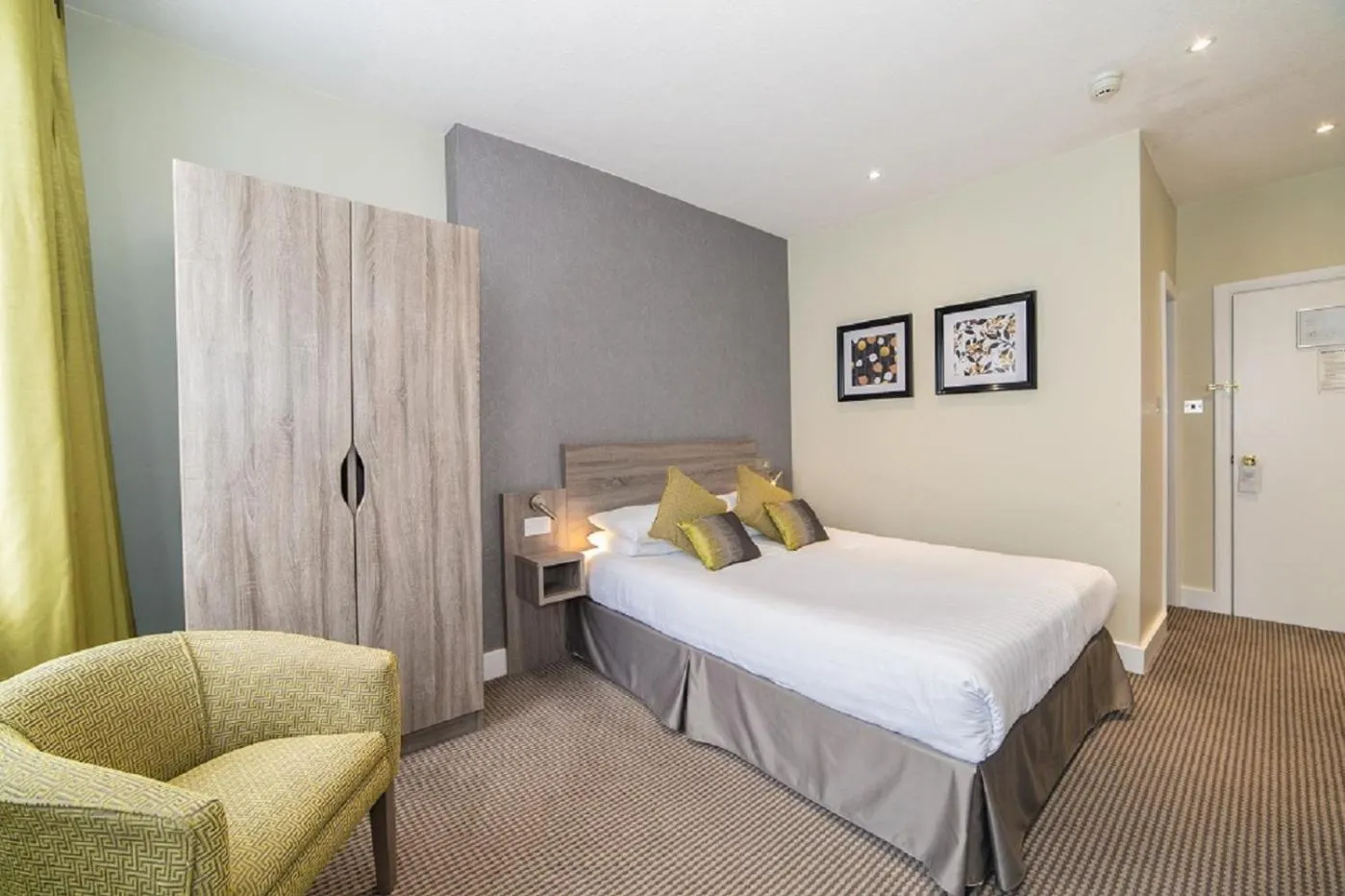Double Room in Phoenix Hotel