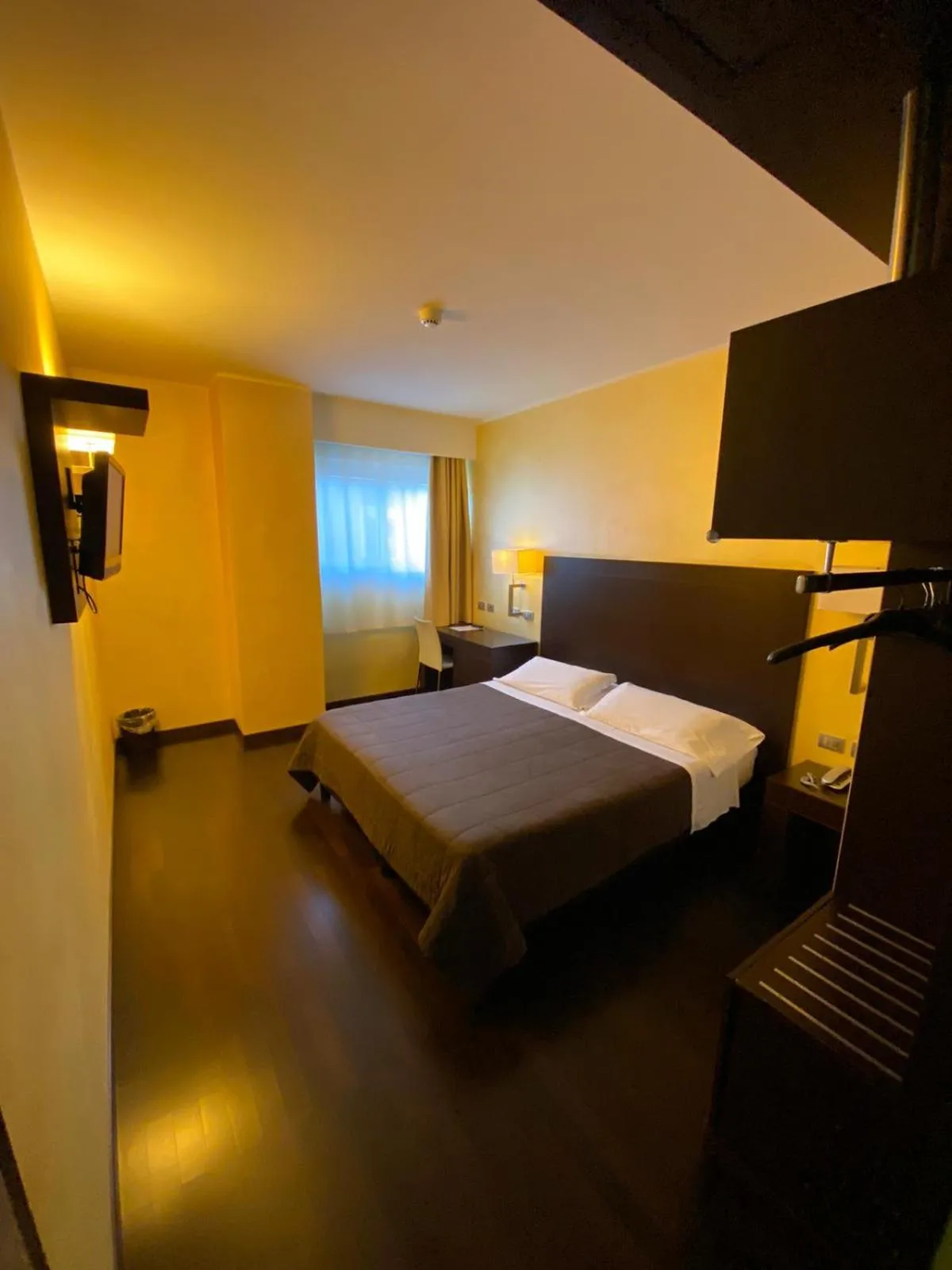 Economy Double Room Ground Floor - single occupancy in E' Hotel