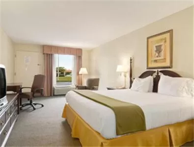 King Room - Non-Smoking in Days Inn by Wyndham Metter