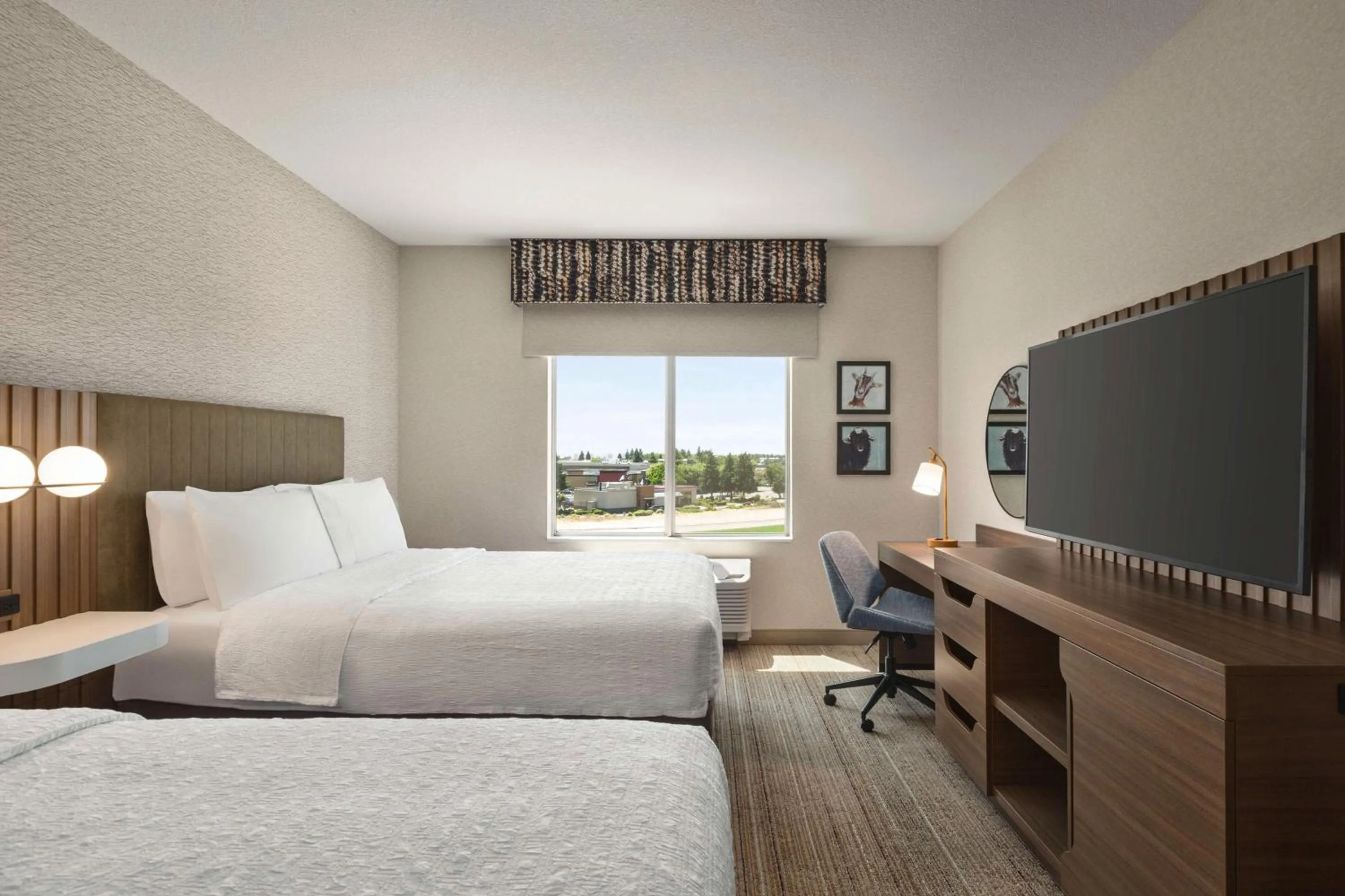 Queen Room with Two Queen Beds - Hearing Access/Non-Smoking in Hampton Inn Stockton, Ca