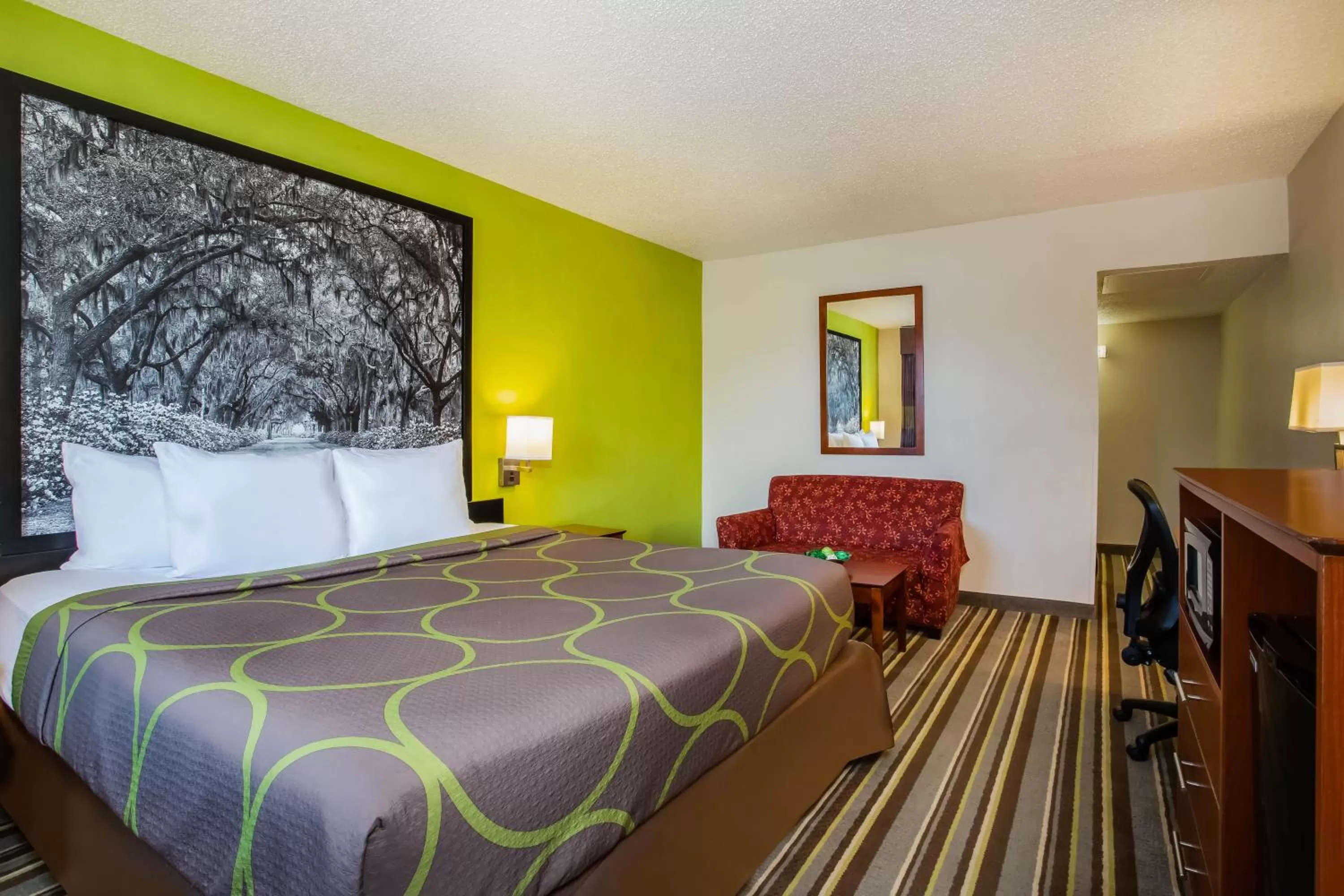 King Room with Courtyard View - Second Floor/Smoking in Super 8 by Wyndham Lake City