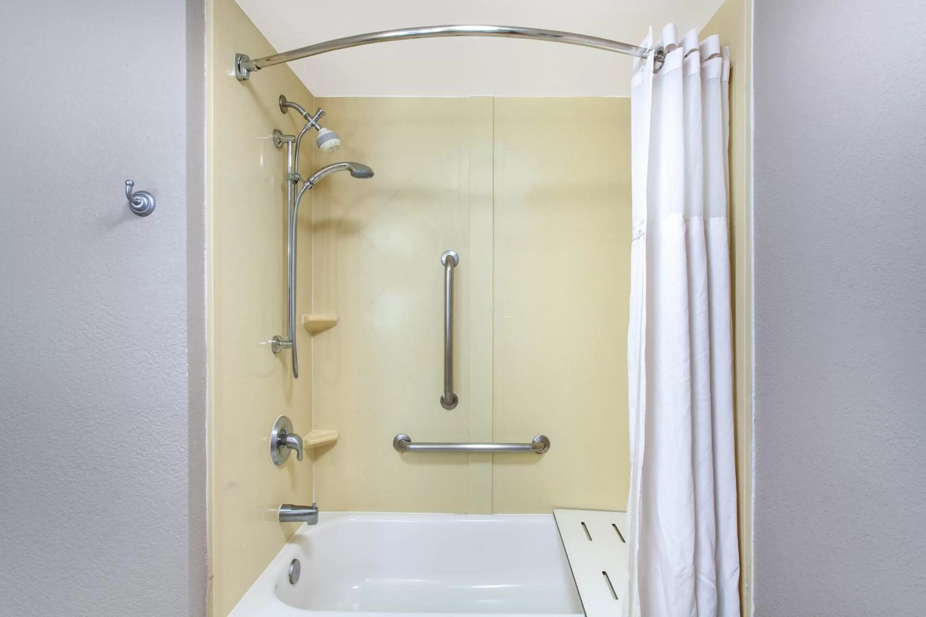 Deluxe Double Room - Mobility Access/Non-Smoking in Wingate by Wyndham Charleston Coliseum