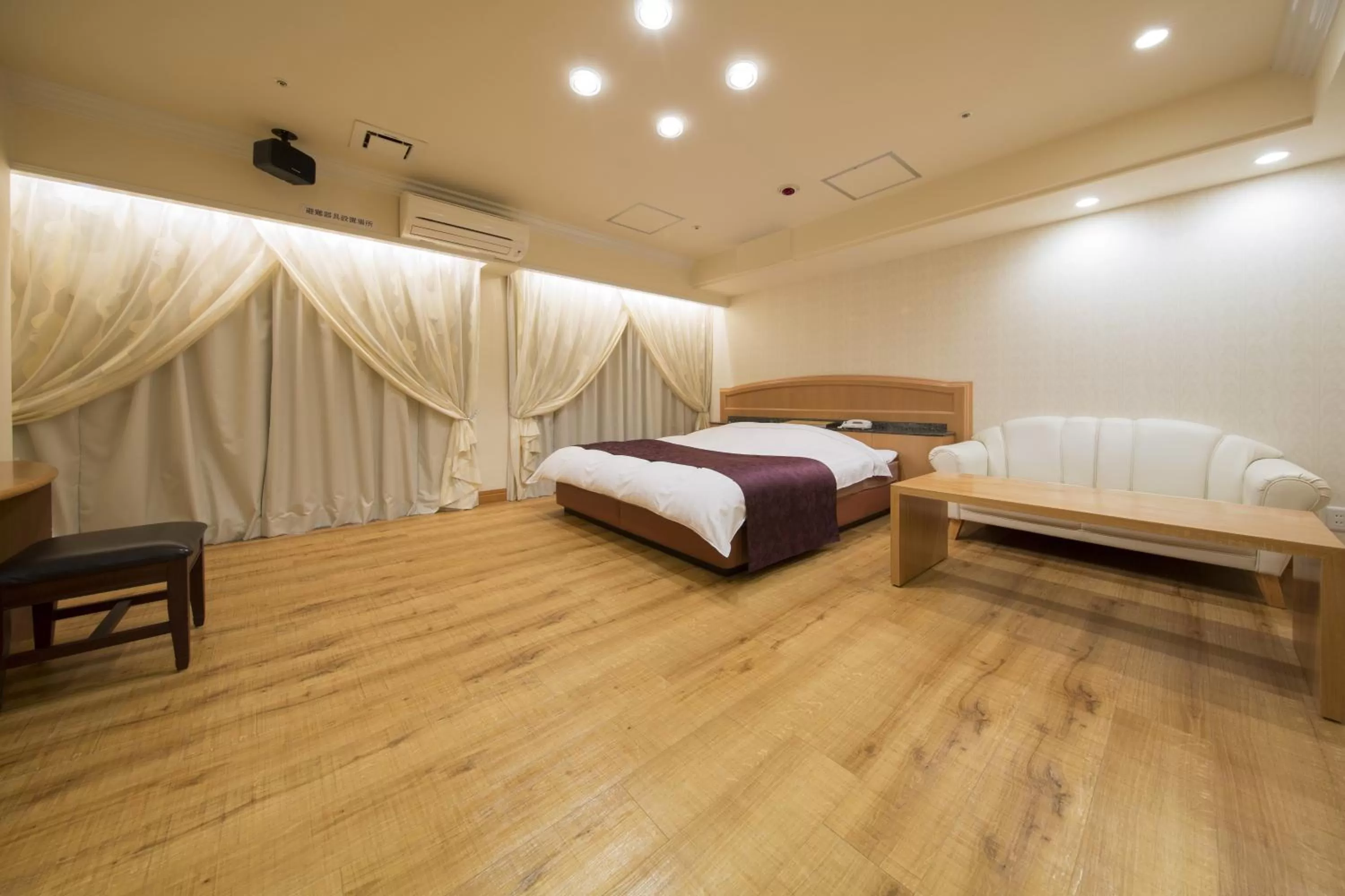 Queen Room in Hotel Alps