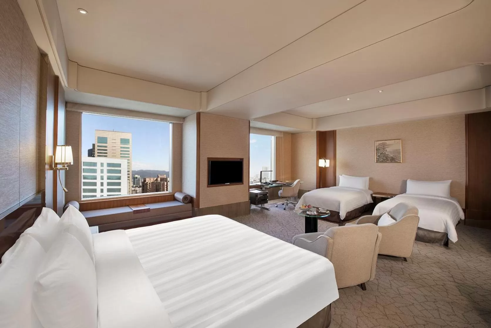 Grand Deluxe Family Room in Shangri-La Far Eastern, Taipei