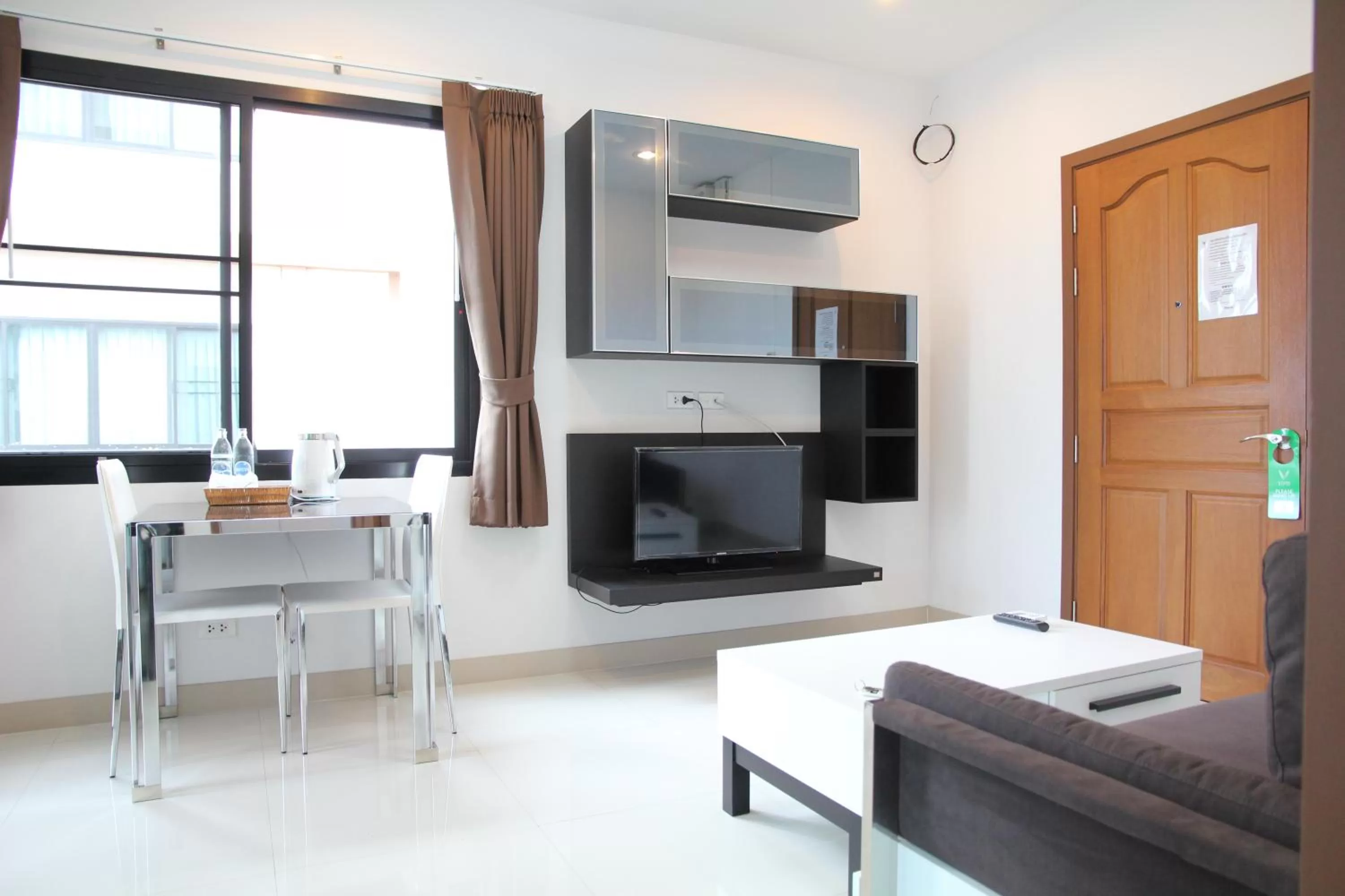 Twin Room in V-twin Donjan Service Apartment
