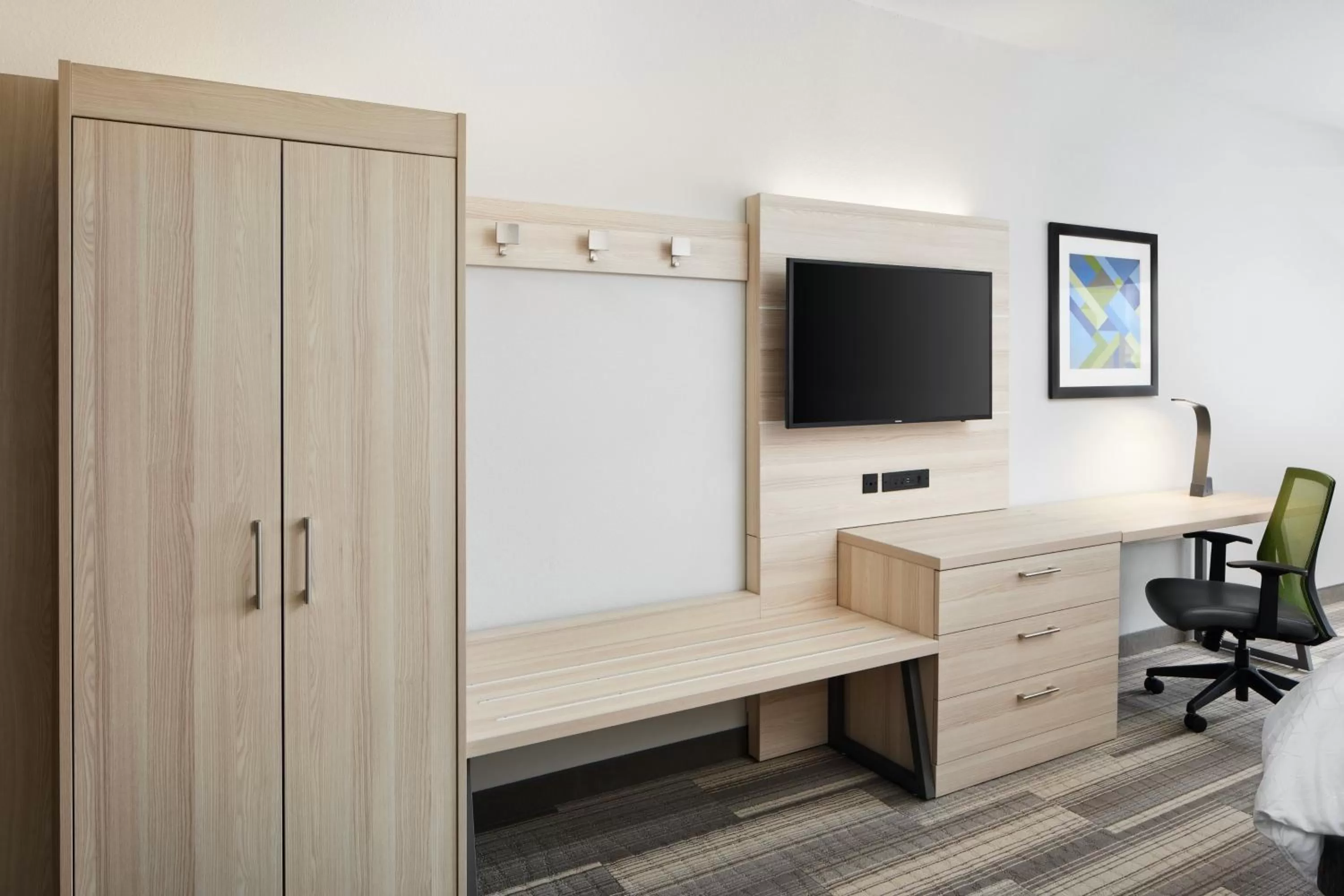 King Room with Mountain View - Non-Smoking in Holiday Inn Express Hotel & Suites Salem by IHG