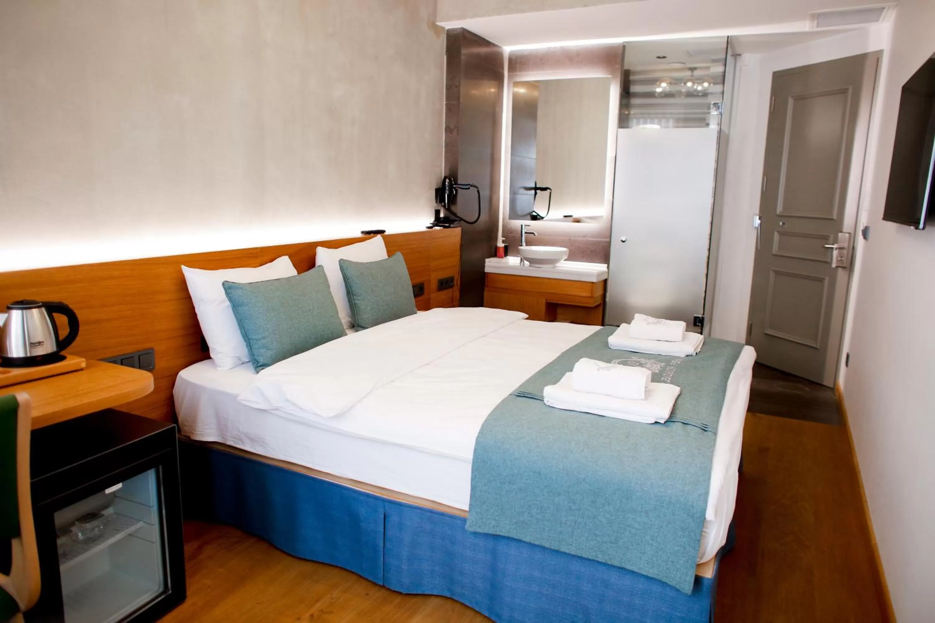 Economy Double Room in Aleksandr Pera Hotel