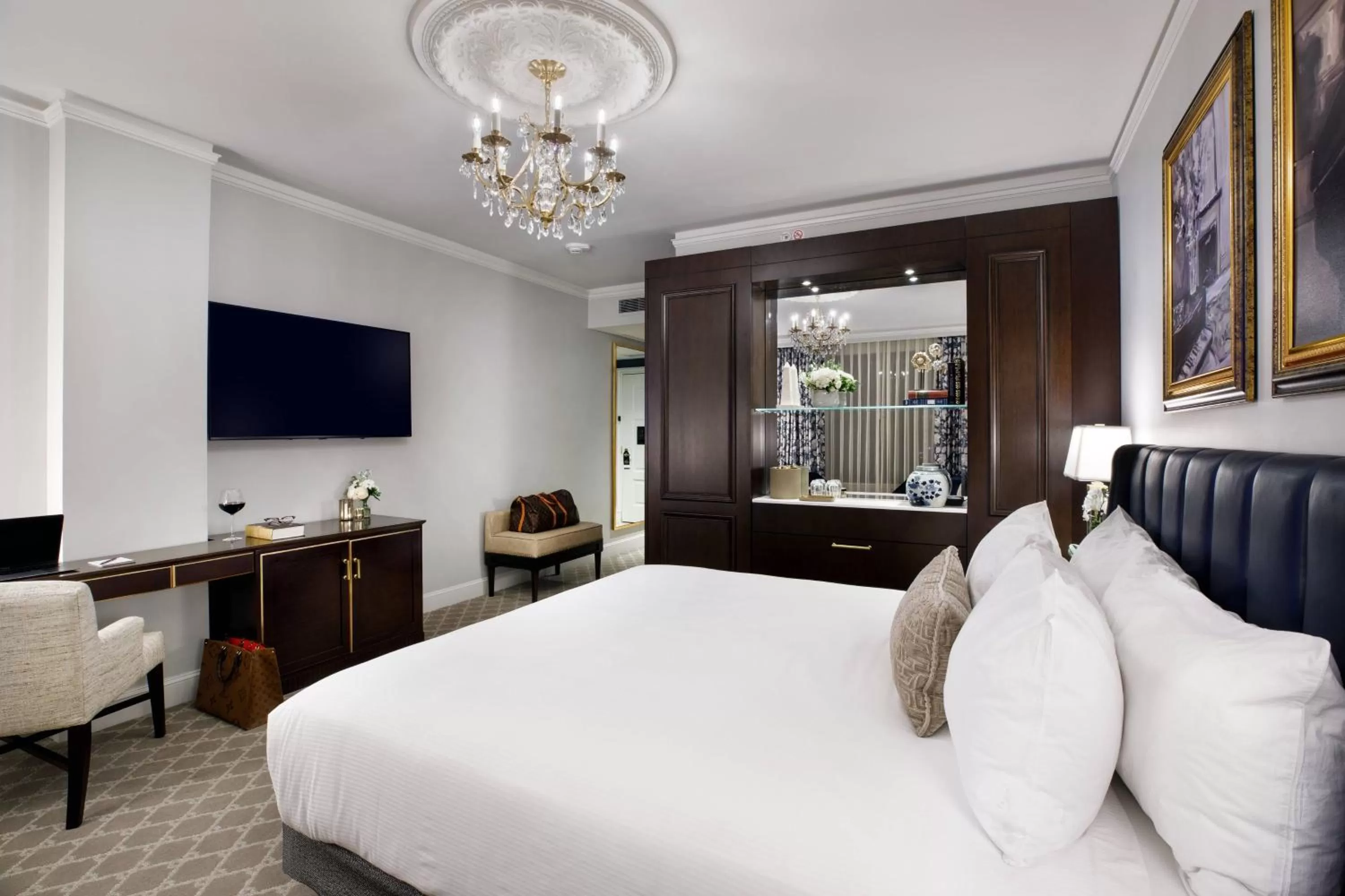 Guest Room, 1 King in Hotel Carmichael, Autograph Collection