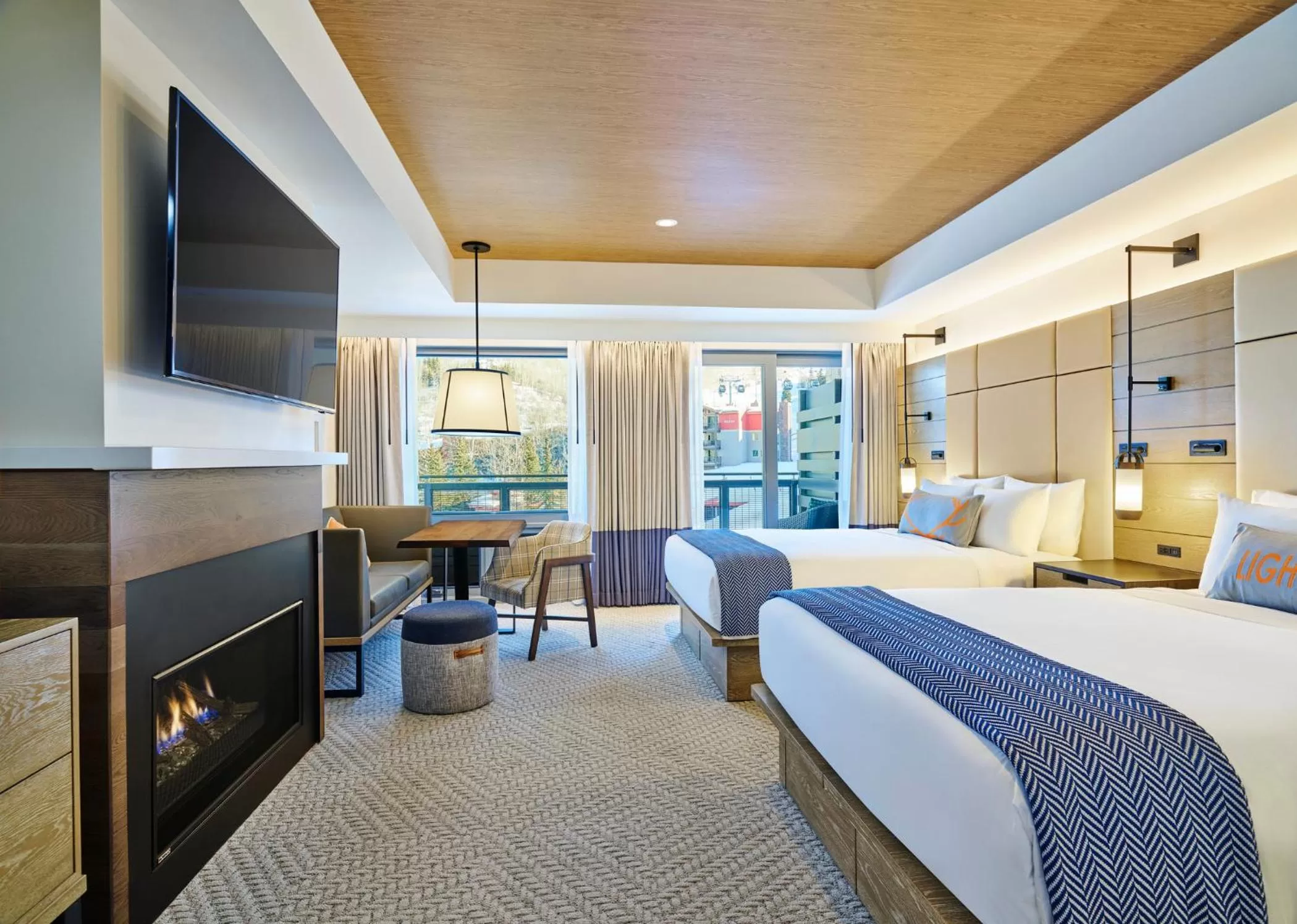 Luxury Queen Room with Fireplace in Limelight Hotel Snowmass