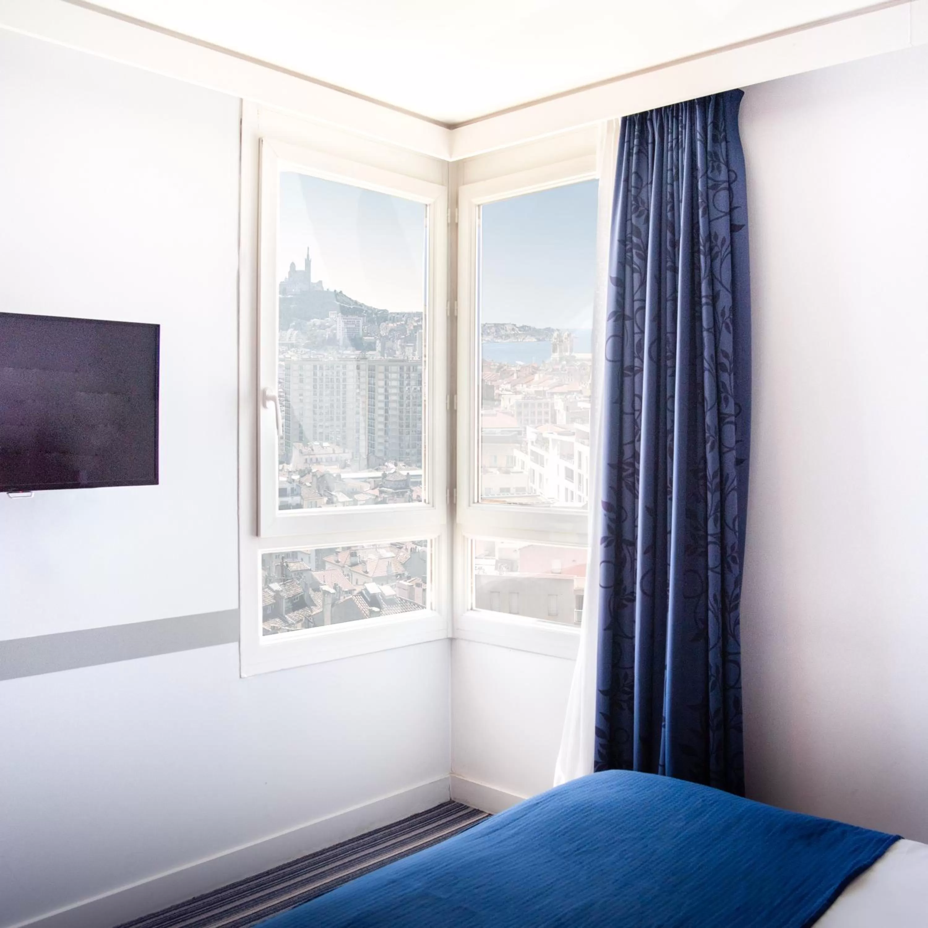 Superior Double Room with View in Hôtel Marseille Centre Gare Saint-Charles