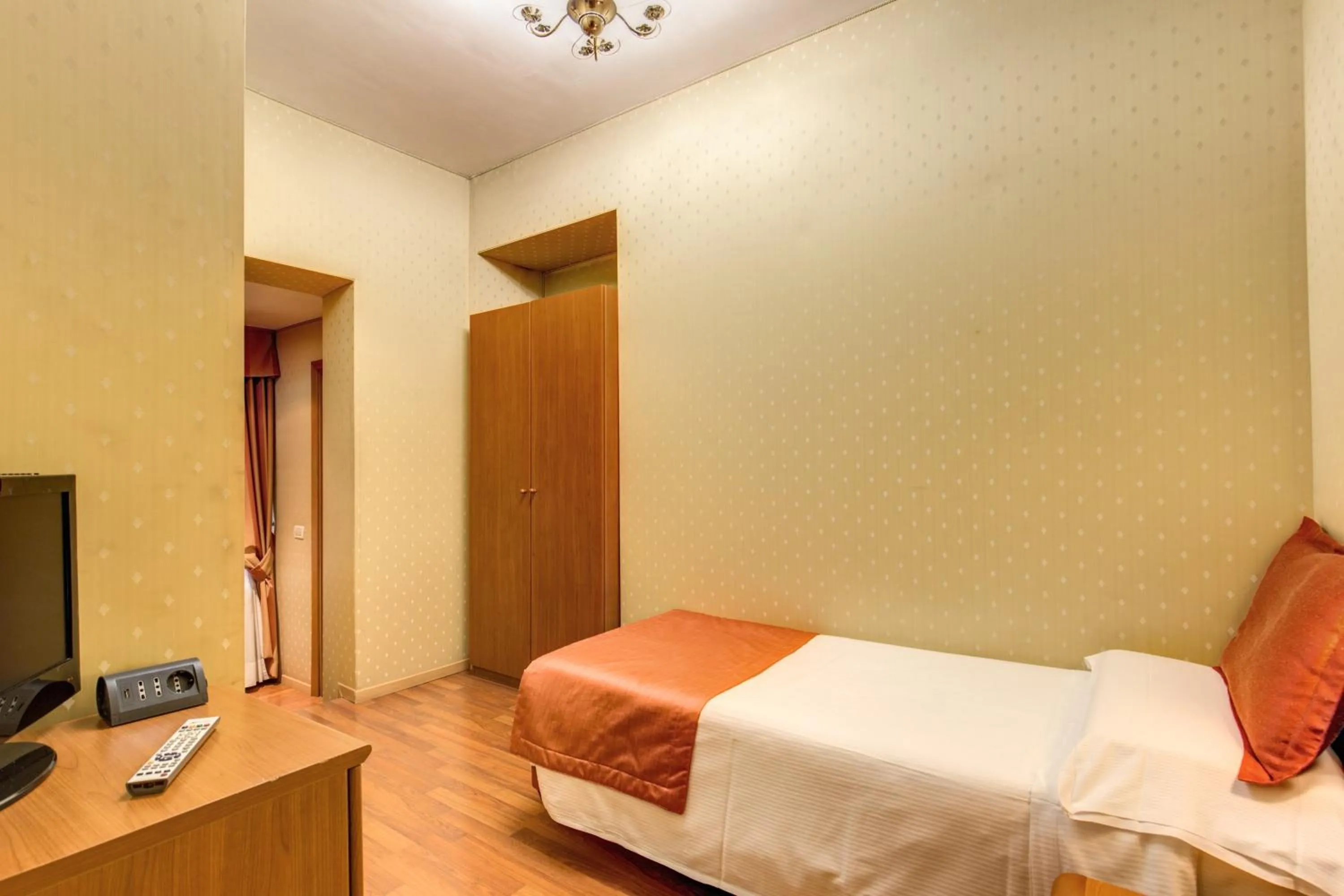 Single Room in Flower Garden Hotel