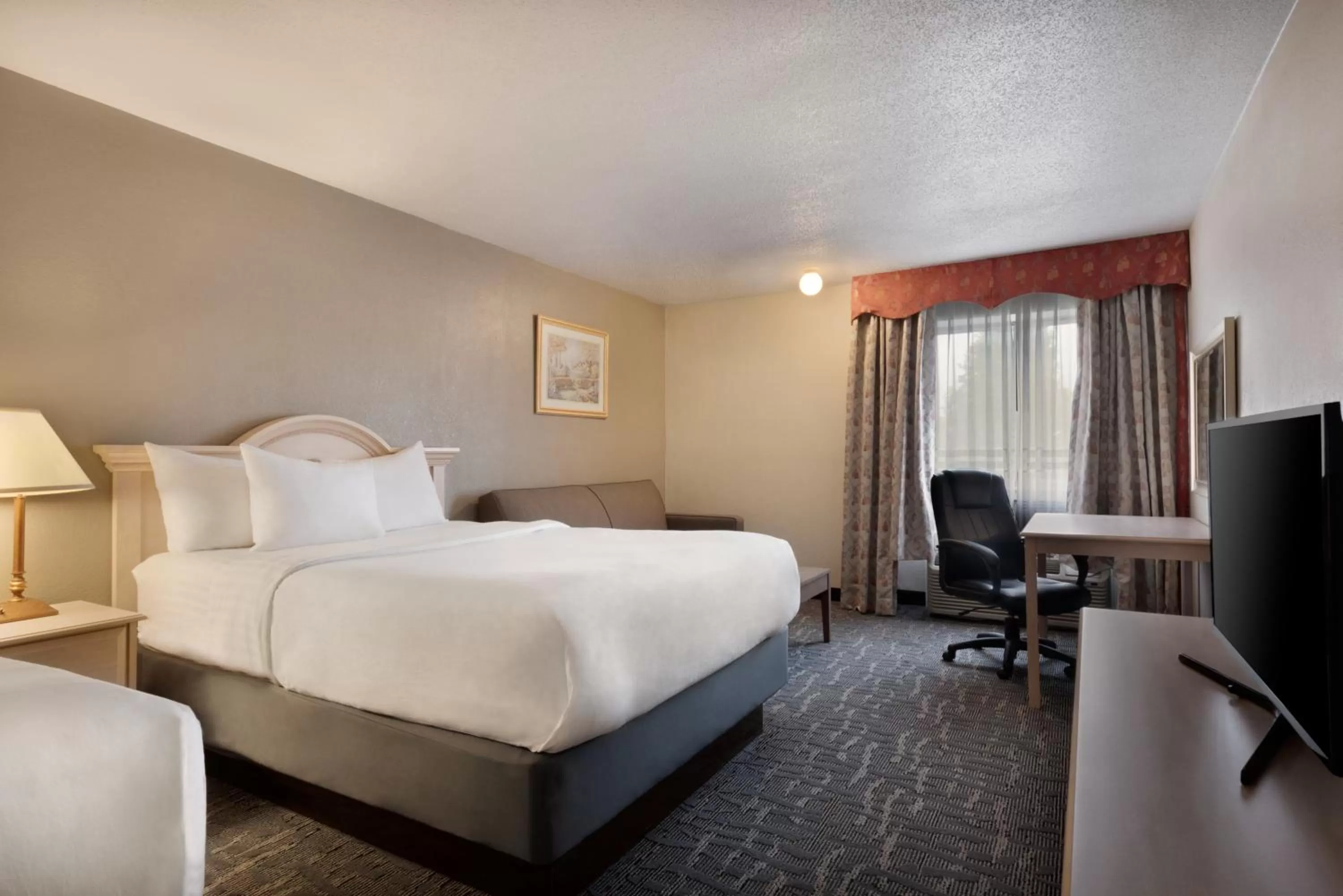 Family Studio Suite with Two Queen Beds - Non-Smoking in Baymont by Wyndham Des Moines North