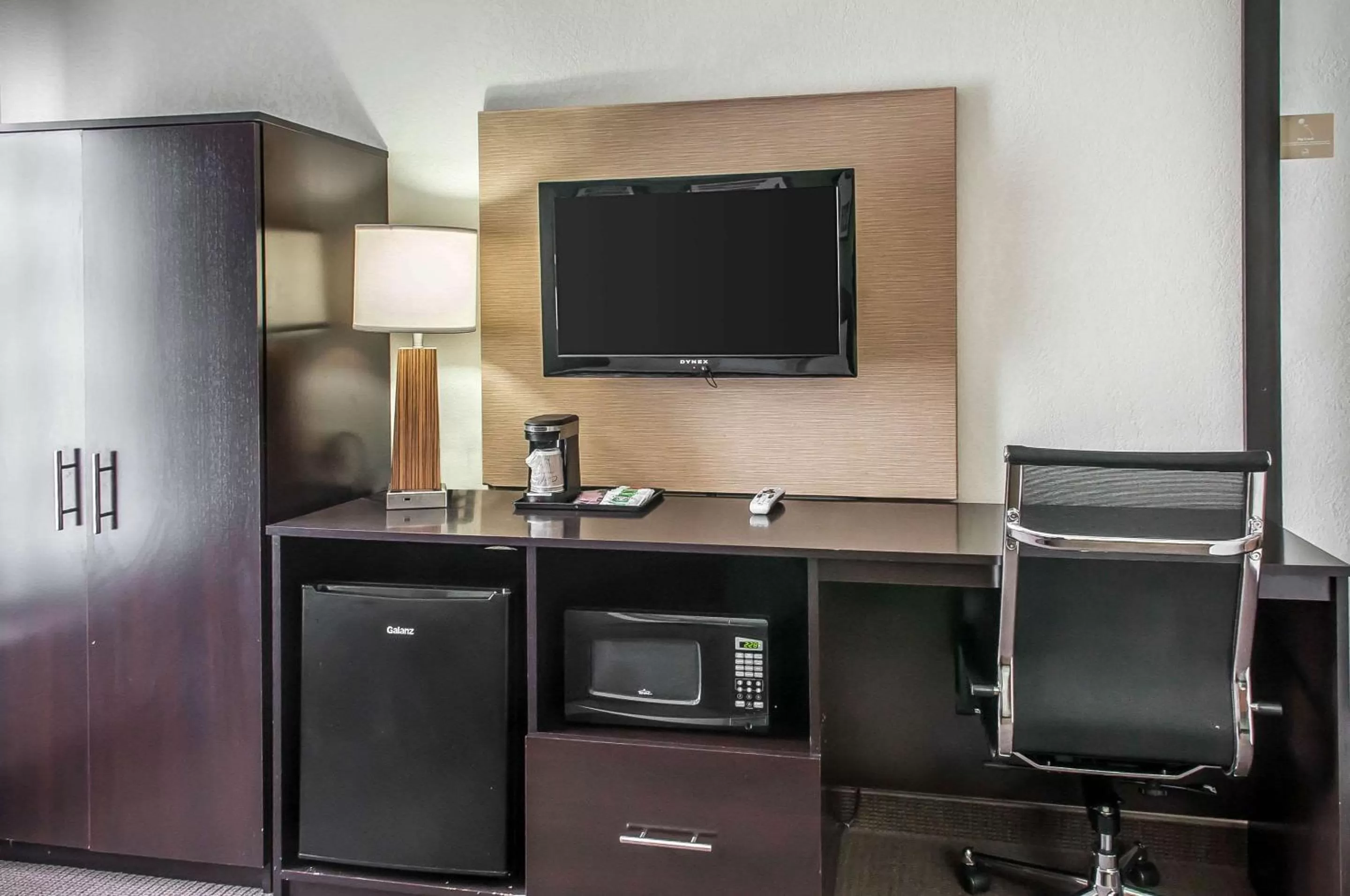 King Room - Non-Smoking in Rodeway Inn Airport