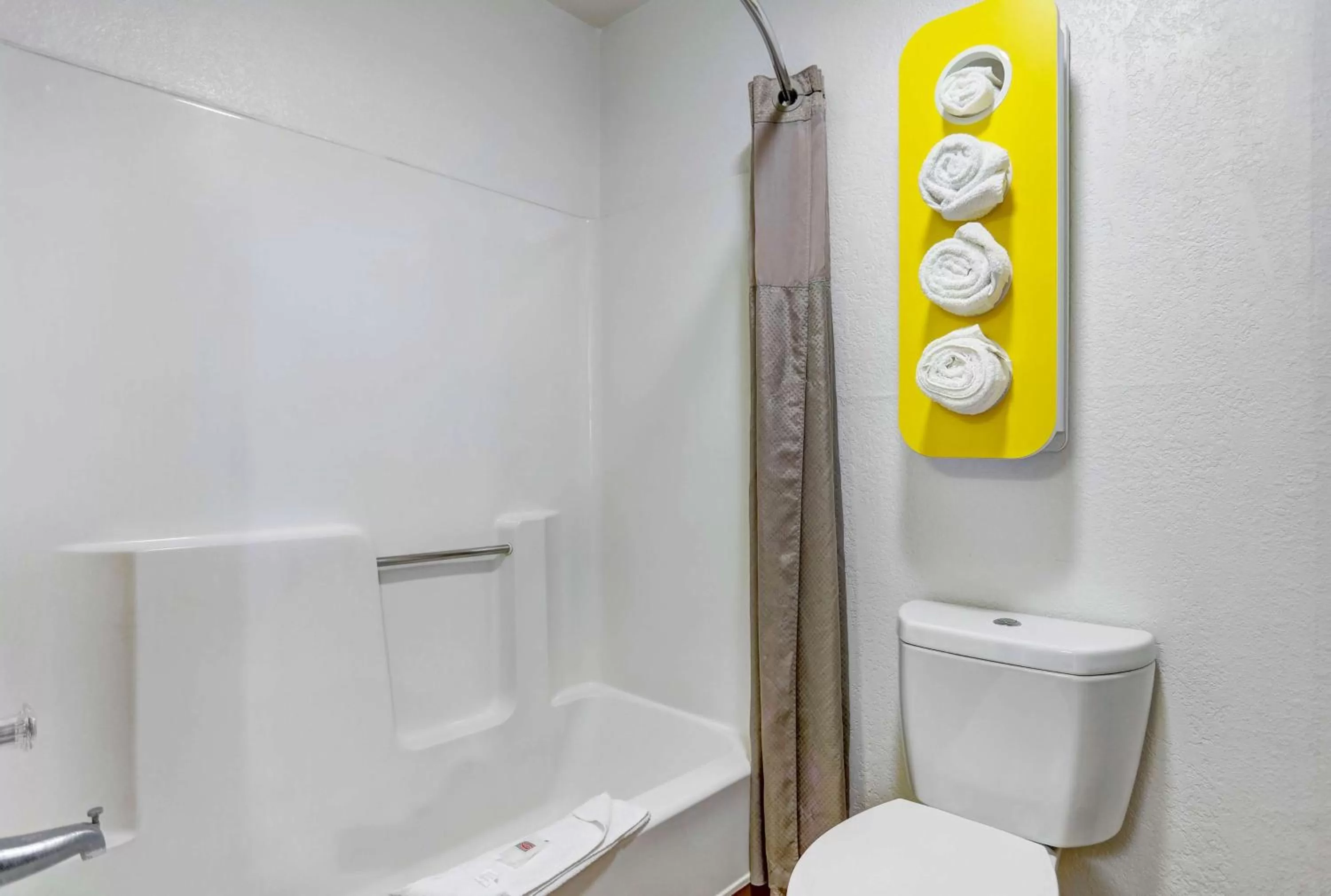 Deluxe Queen Room - Non-Smoking in Motel 6-Moriarty, NM