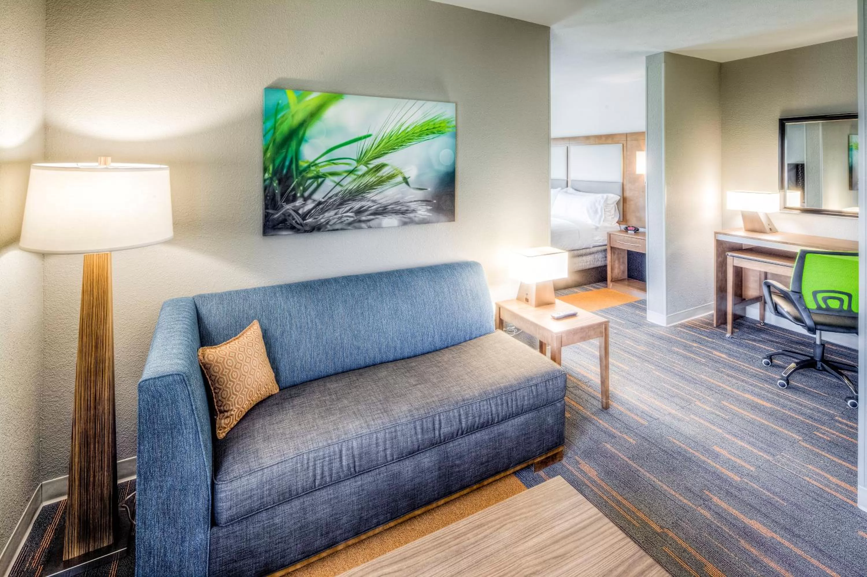 One-Bedroom King Suite with Living Area in Holiday Inn Express & Suites Cleveland/Westlake by IHG