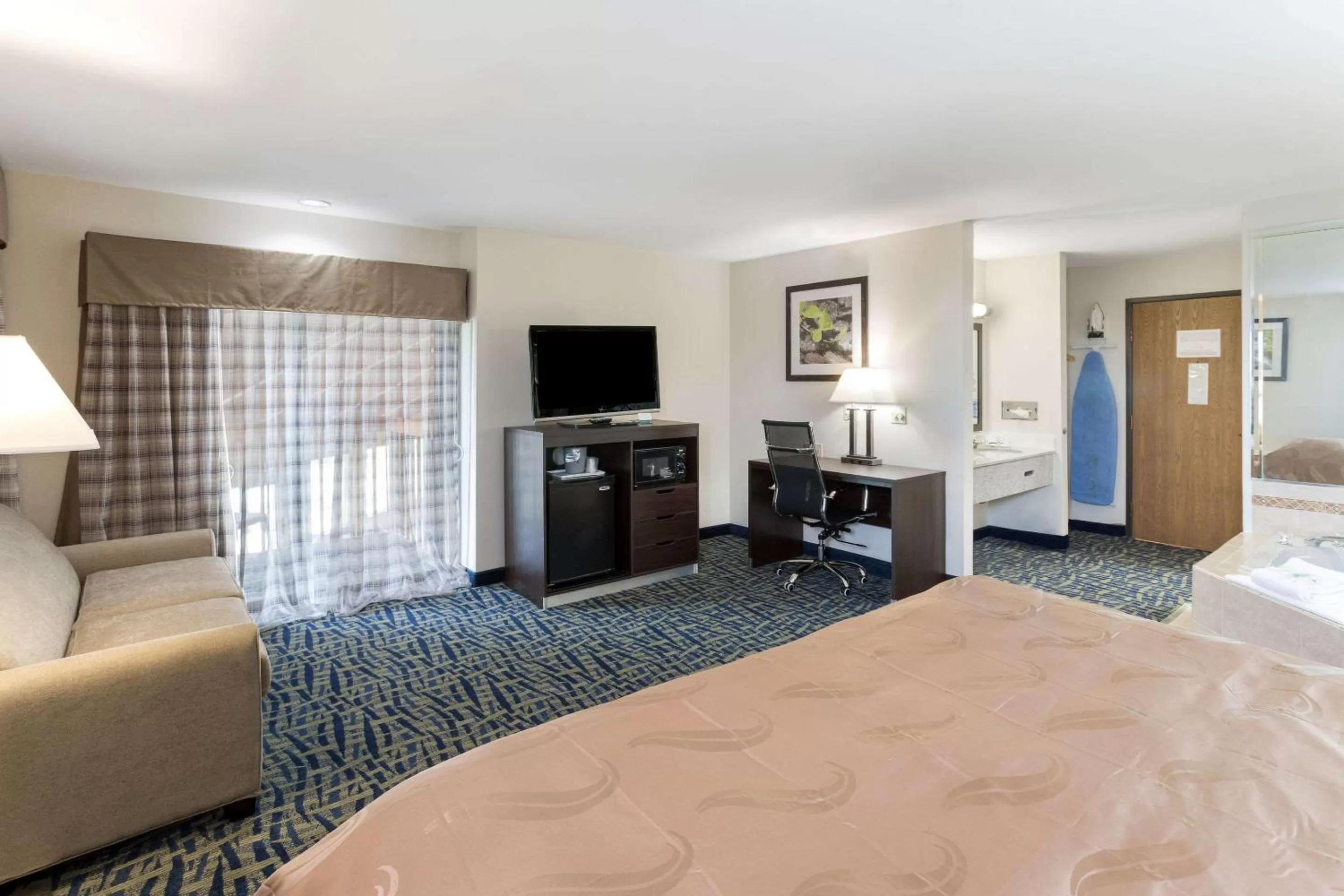 Superior King Suite - Non-smoking in Quality Inn