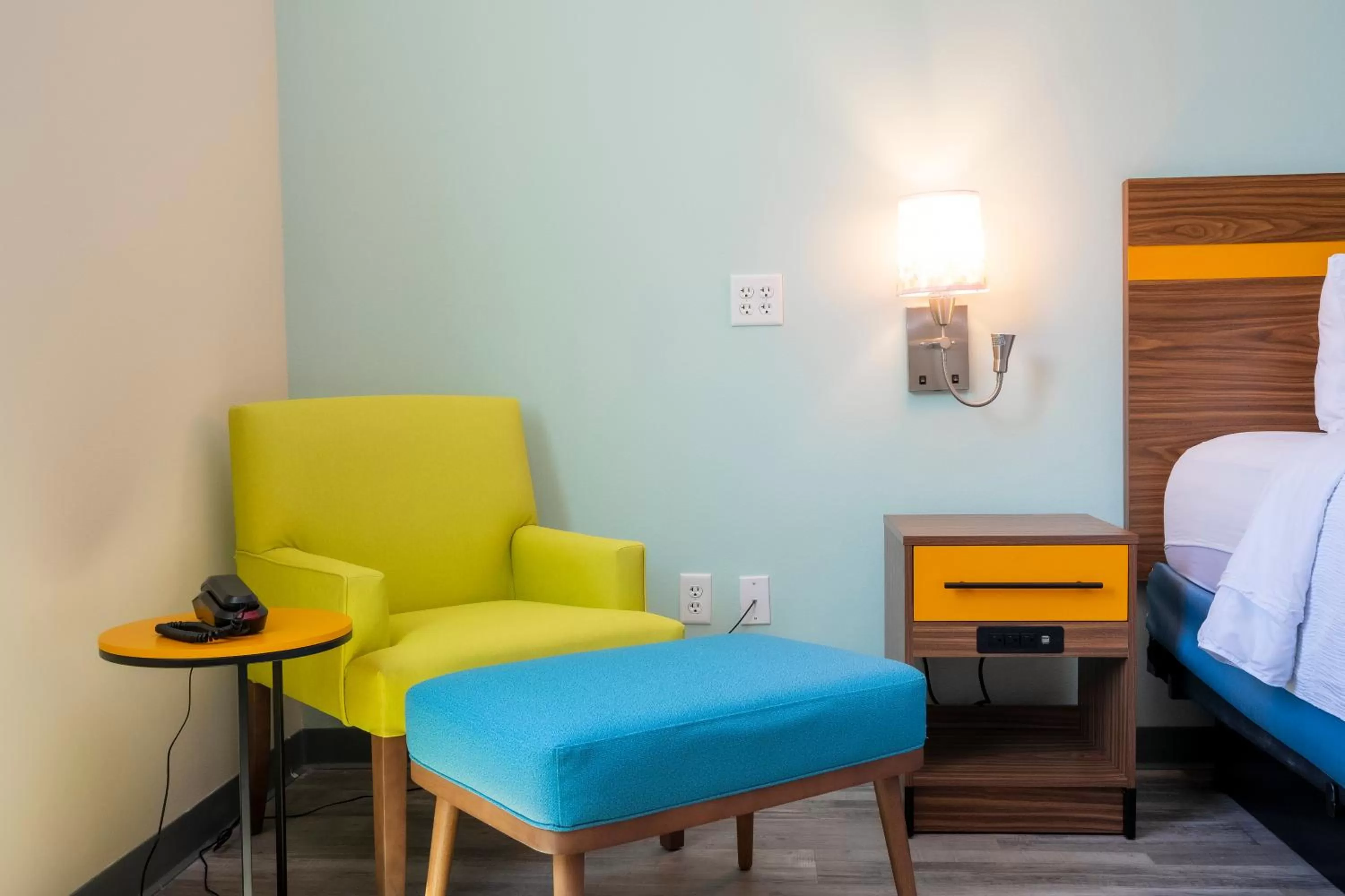 Elite King Room Smoke Free in SPOT X Hotel Orlando Intl Dr by The Red Collection