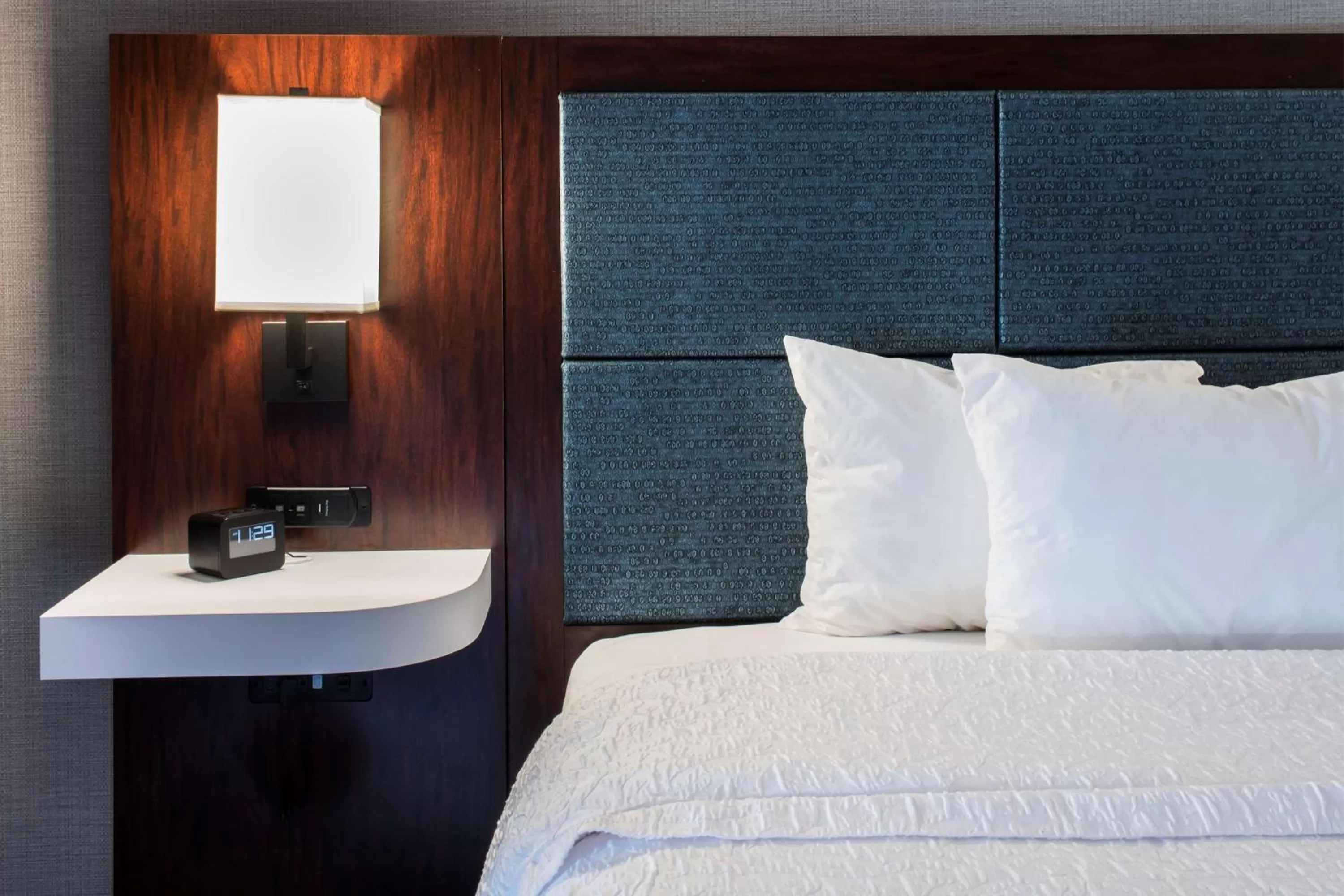 King Room - Non-Smoking in Hampton Inn & Suites Lincolnshire