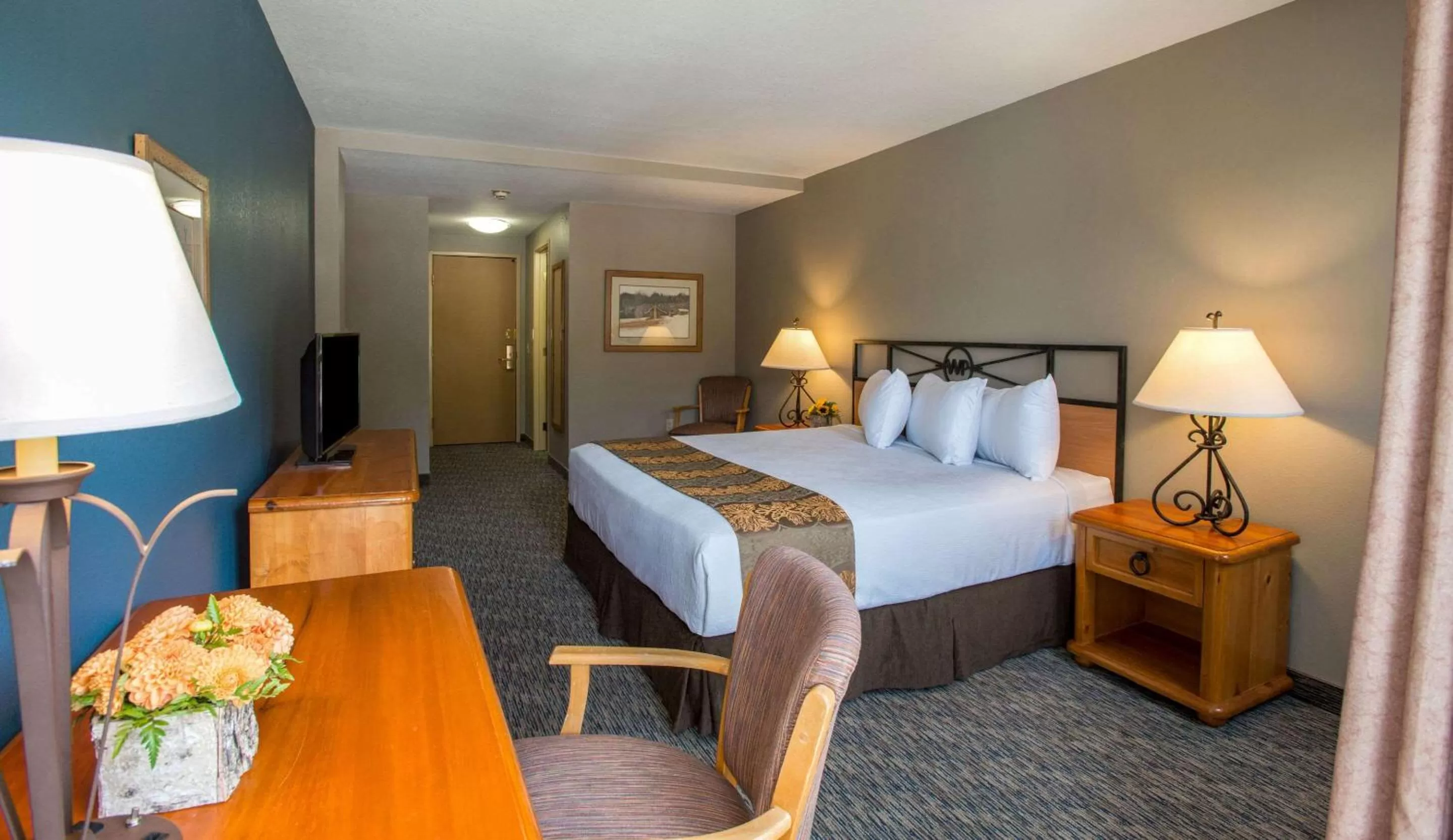 Standard King Room with Mountain View - Non-Smoking in Winter Park Mountain Lodge