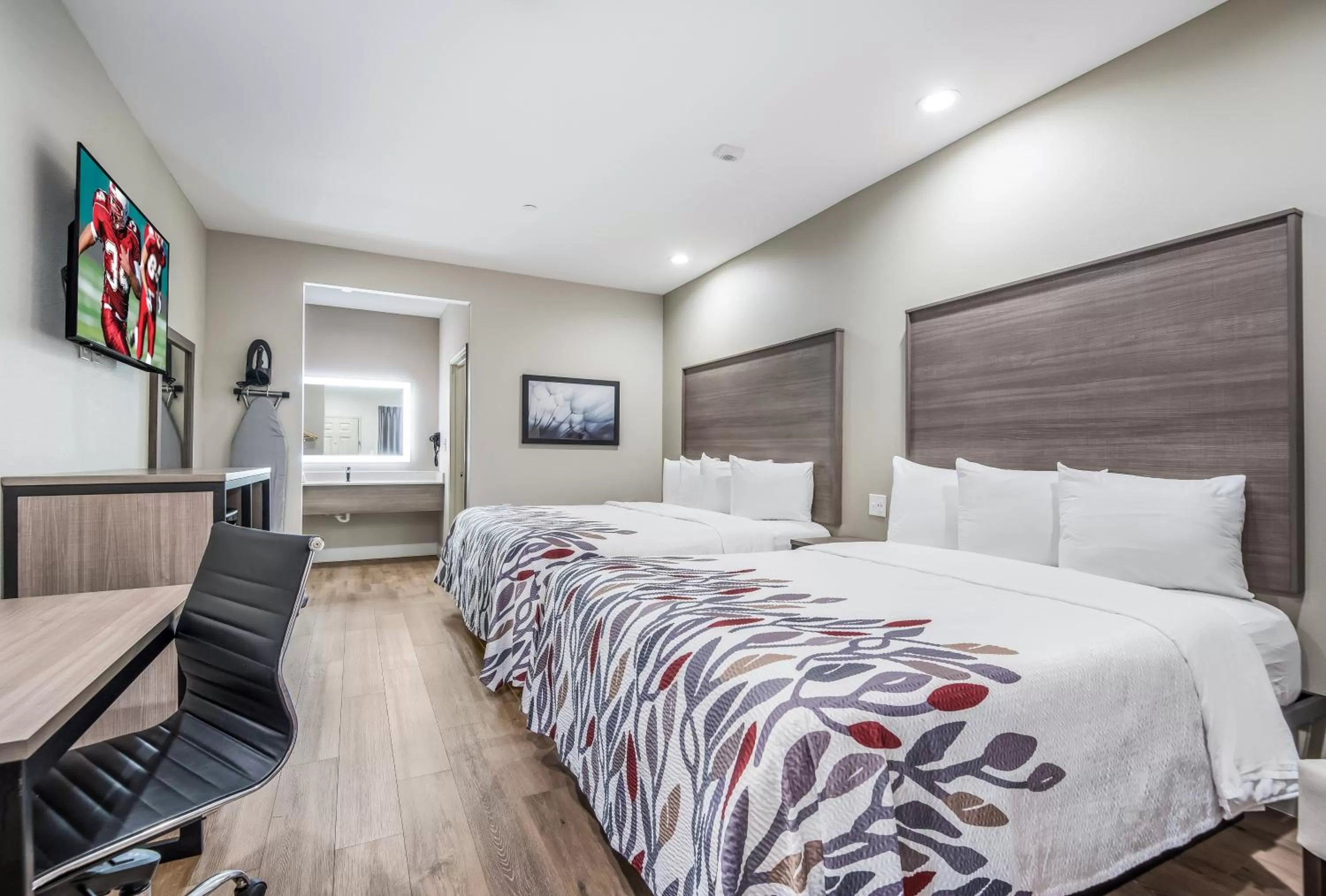 Deluxe Room with One King Bed & One Queen Bed - Non-Smoking in Red Roof Inn Baytown