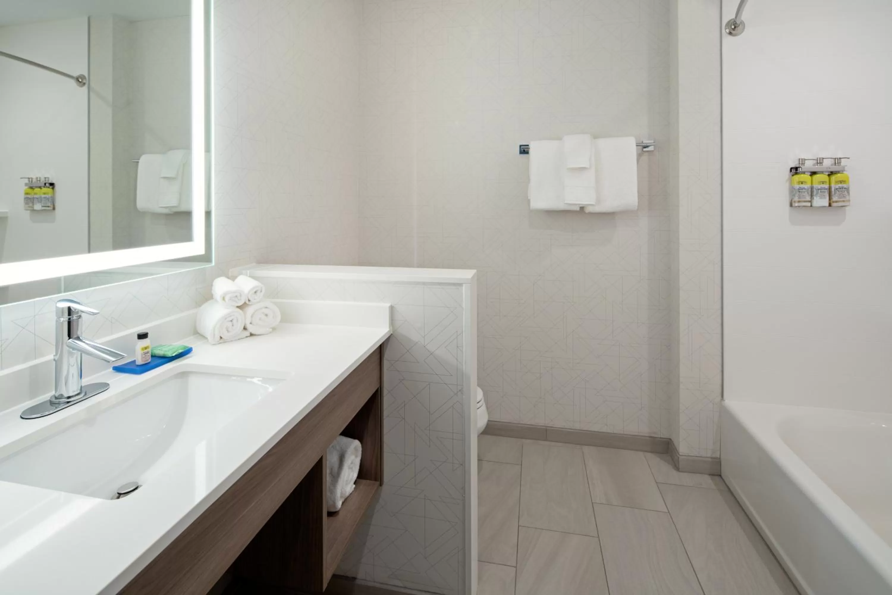 Standard Room with Two Queen Beds in Holiday Inn Express & Suites Palm Desert - Millennium by IHG