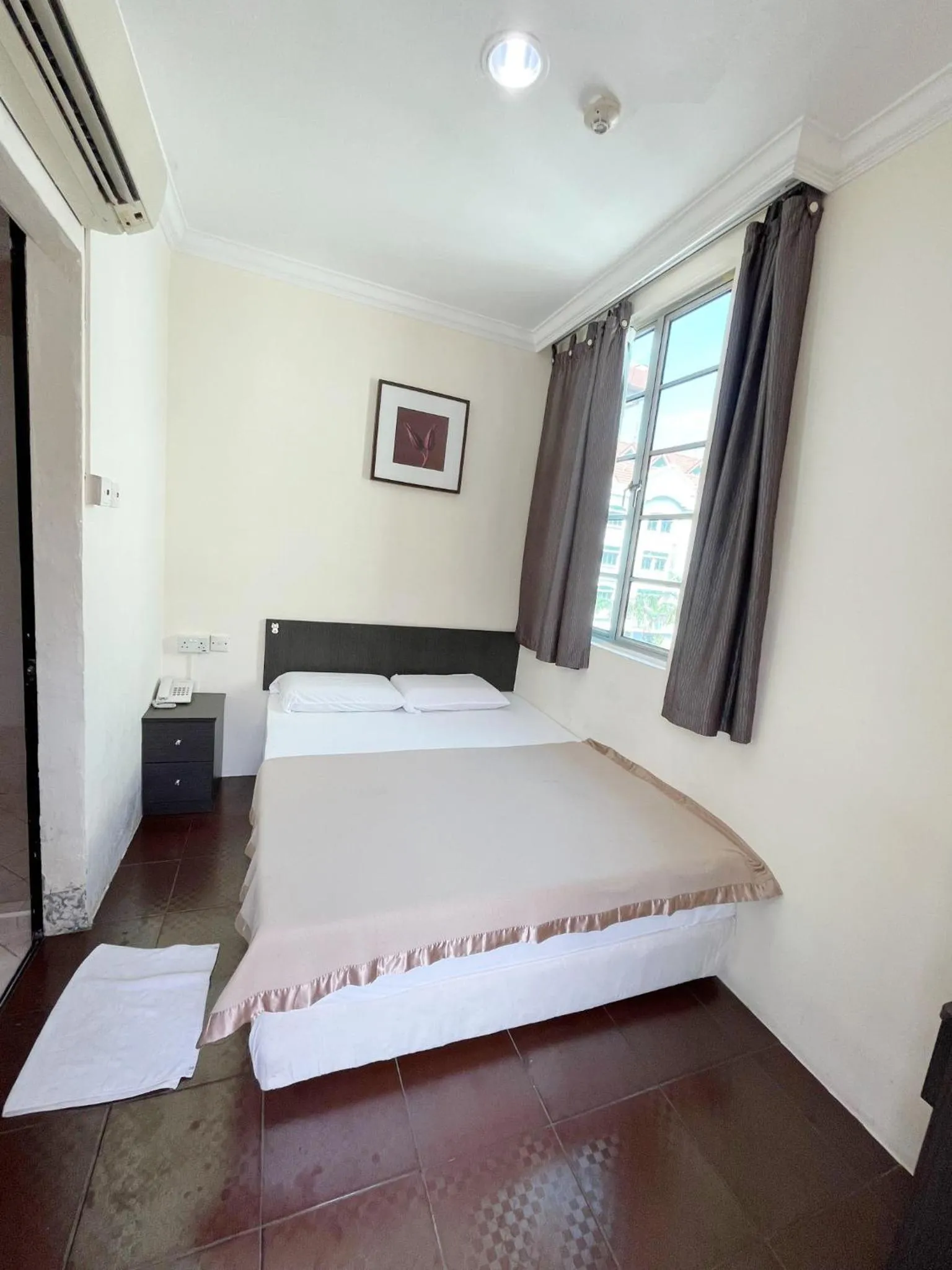 Standard Double Room With Window in Amrise Hotel