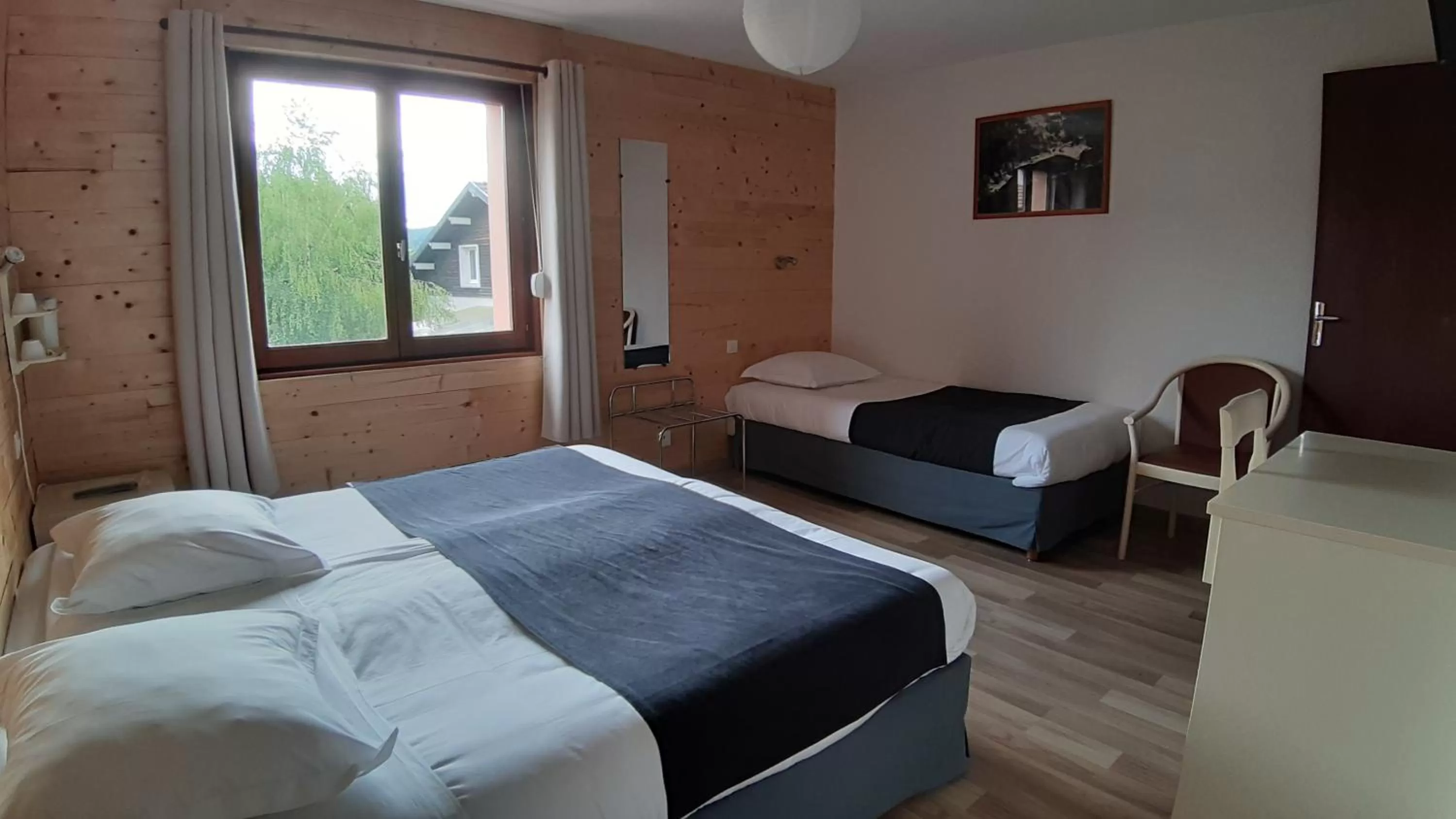 Triple Room in Hotel De La Route Verte