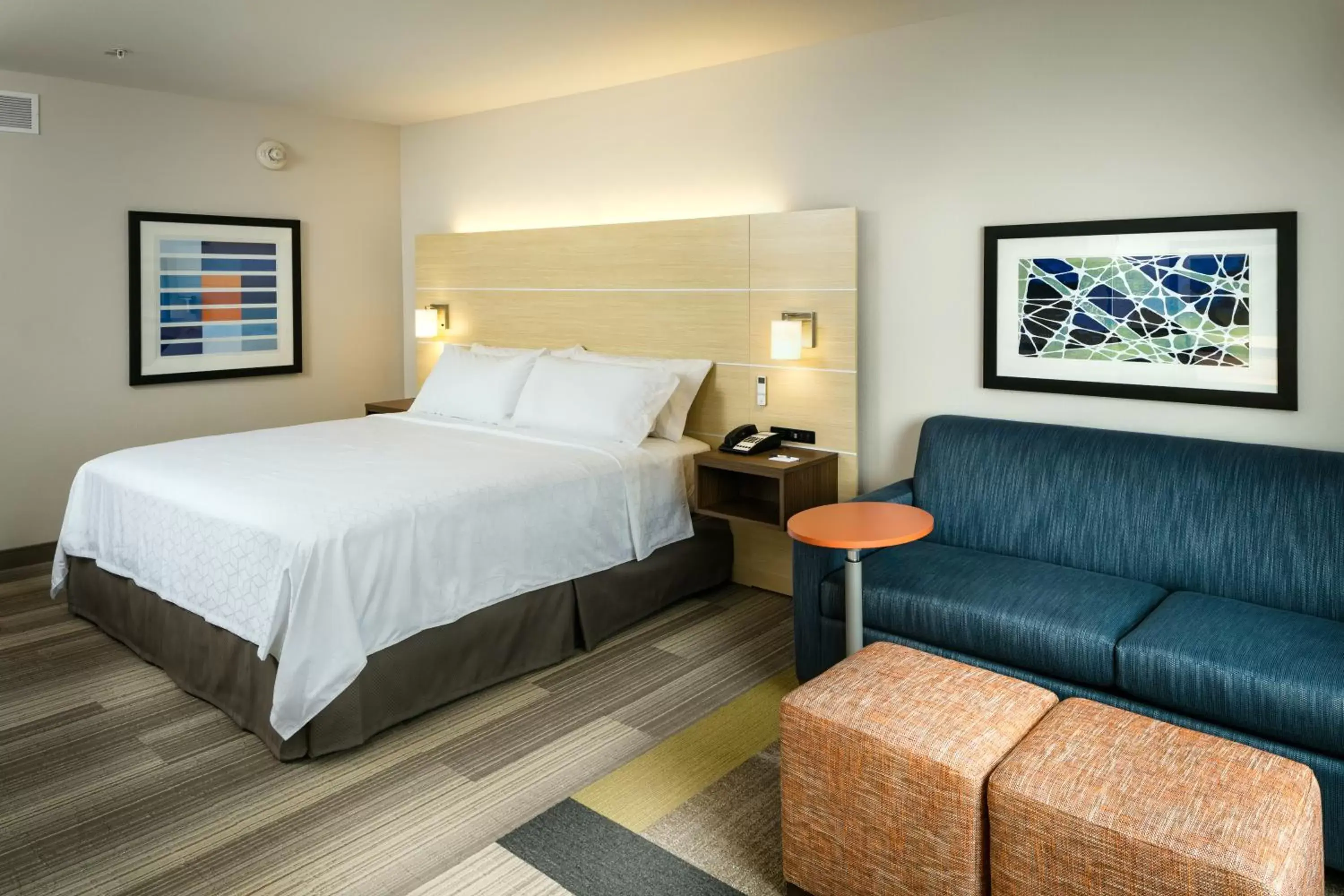Holiday Inn Express & Suites - Medford by IHG Holiday Inn Express & Suites - Medford by IHG