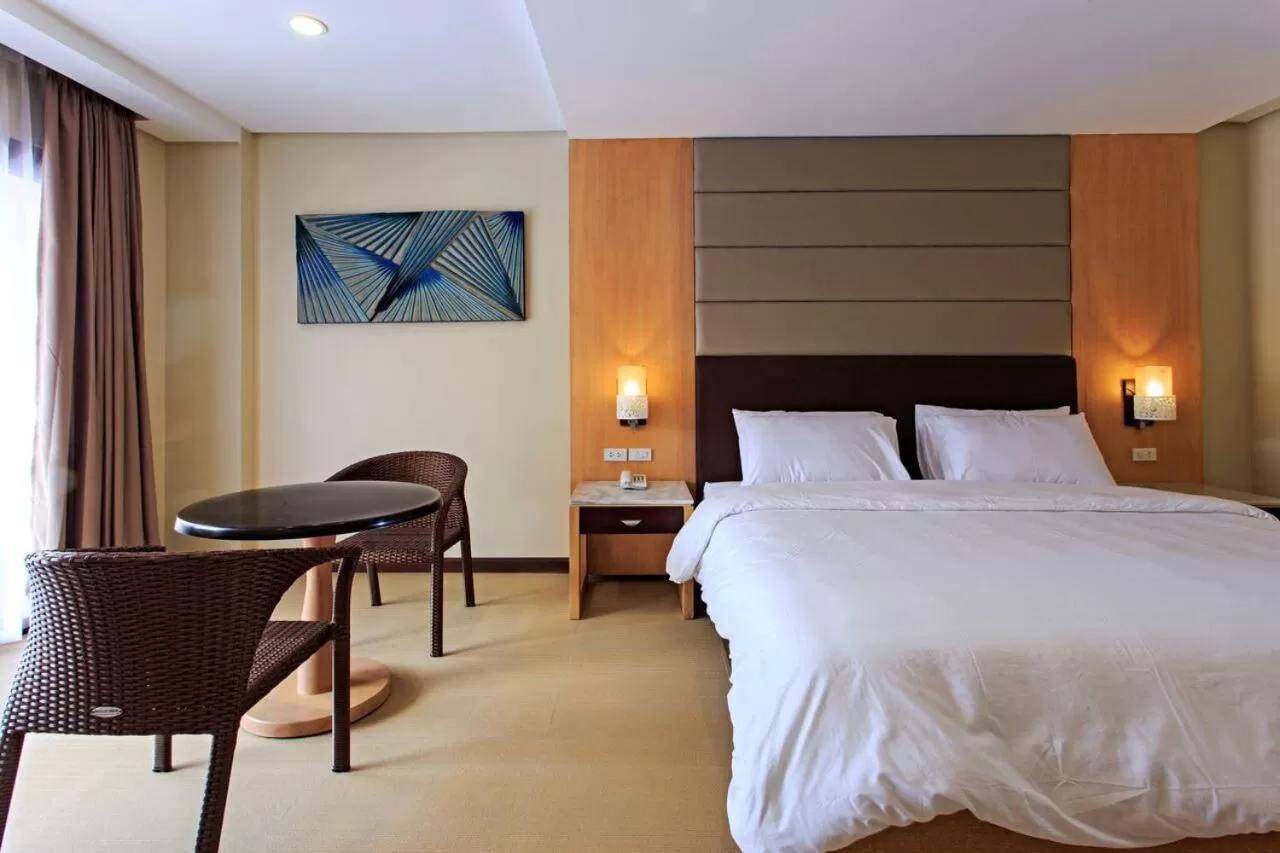 Superior King Room in Cebu Westown Lagoon - South Wing
