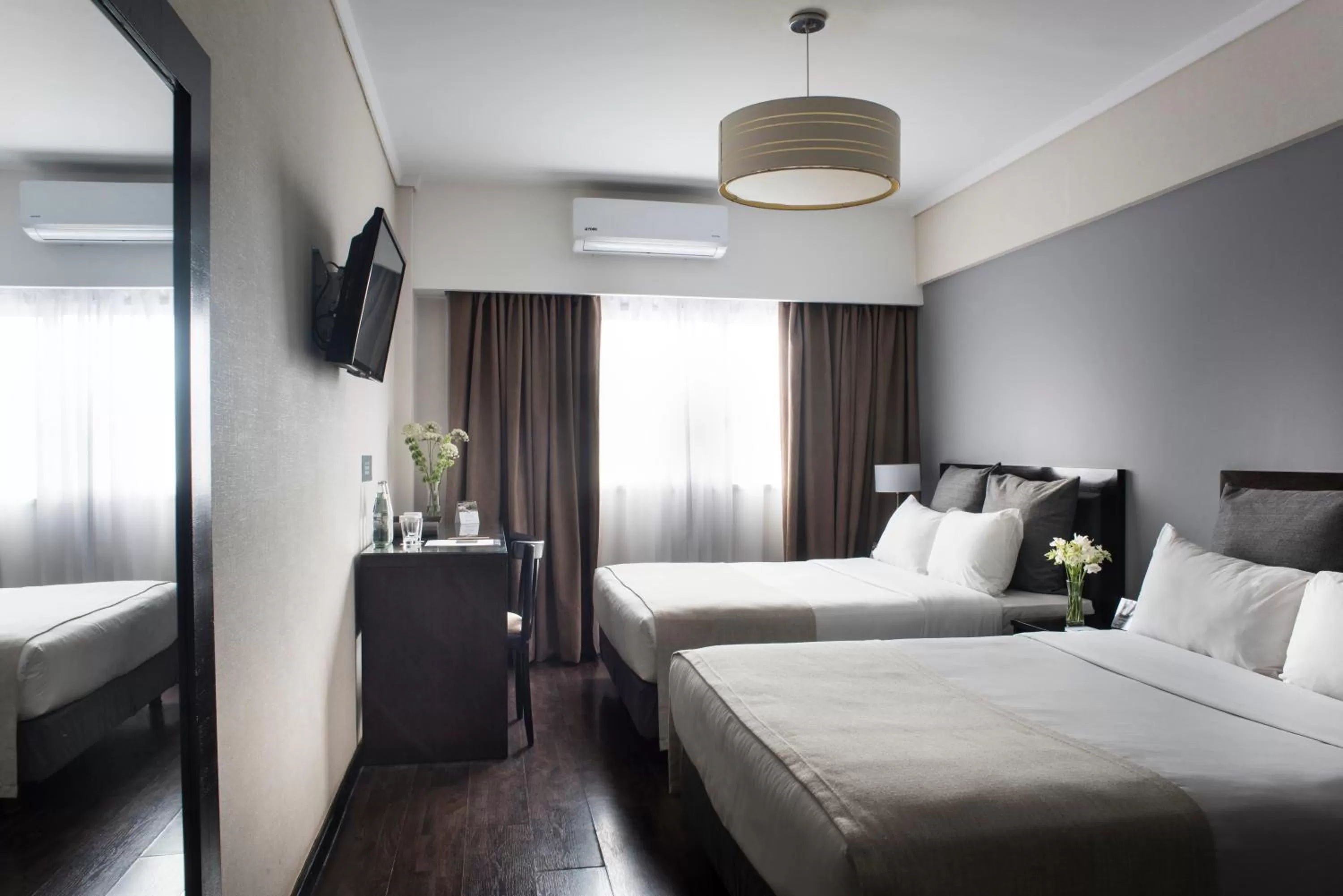 Triple Room in Rochester Hotel Classic