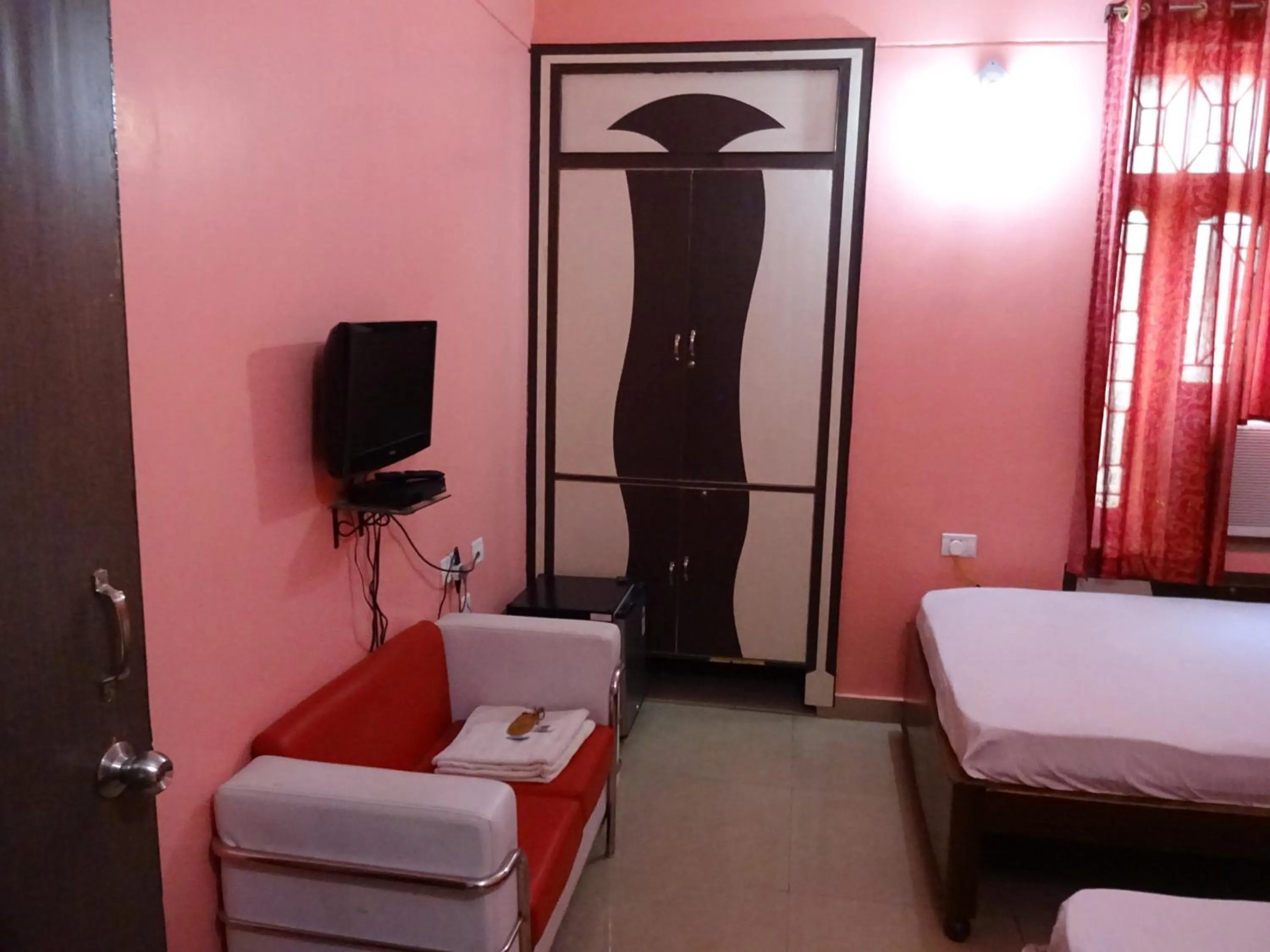 Super Deluxe Double Room in Hotel Viraat Inn