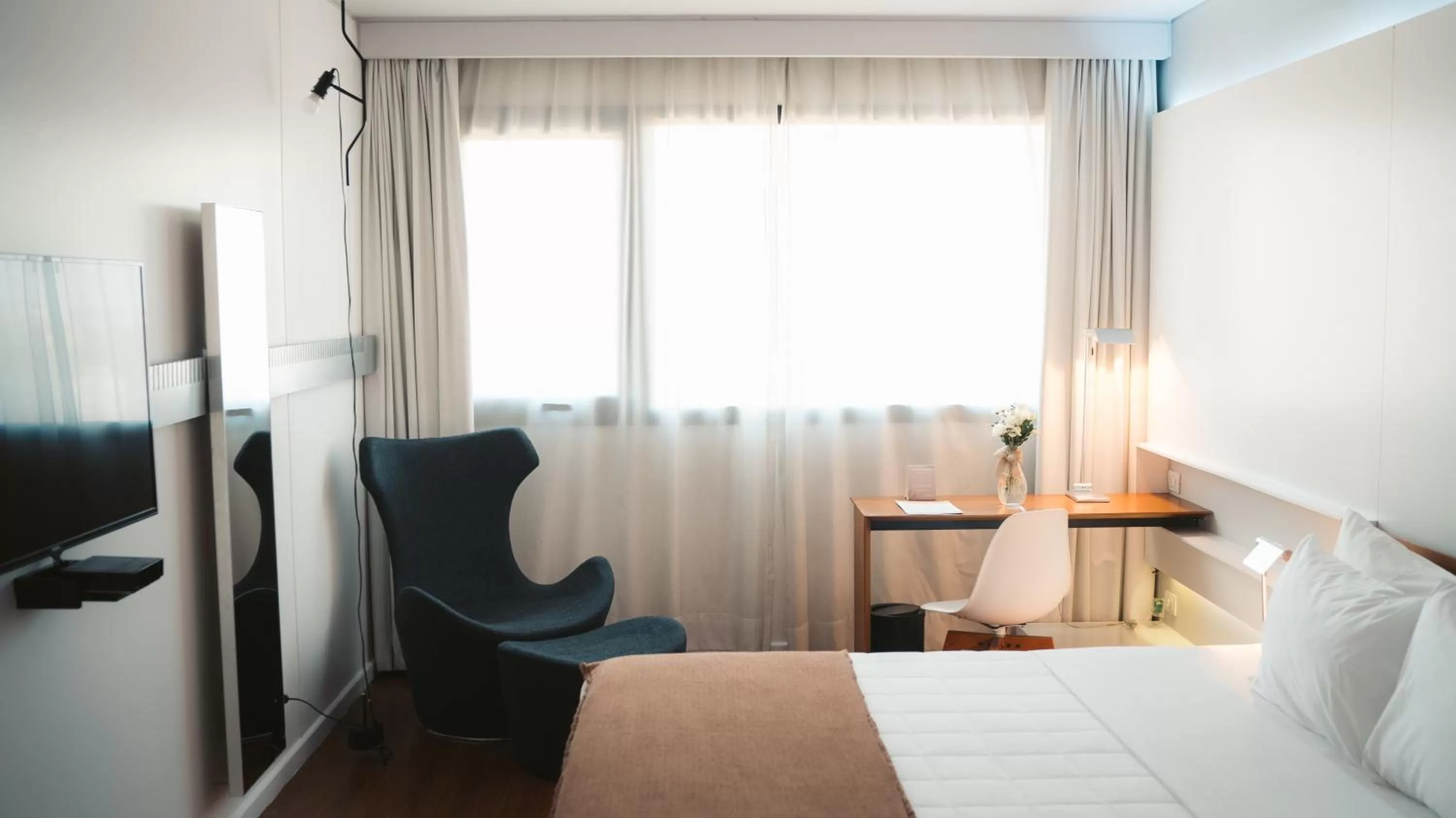 King Room - Disability Access in Esplendor by Wyndham Asuncion