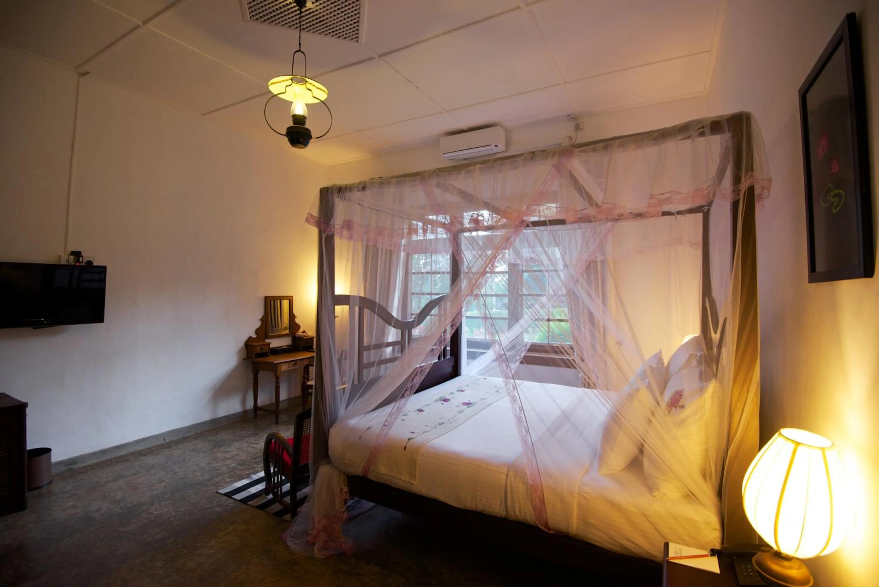 Bungalow Room with sunset tea or coffee and homemade cookies, dining experience overlooking the Hanthana views hill and a morning bird-watching trail - single occupancy in Mountbatten Bungalow- Thema Collection