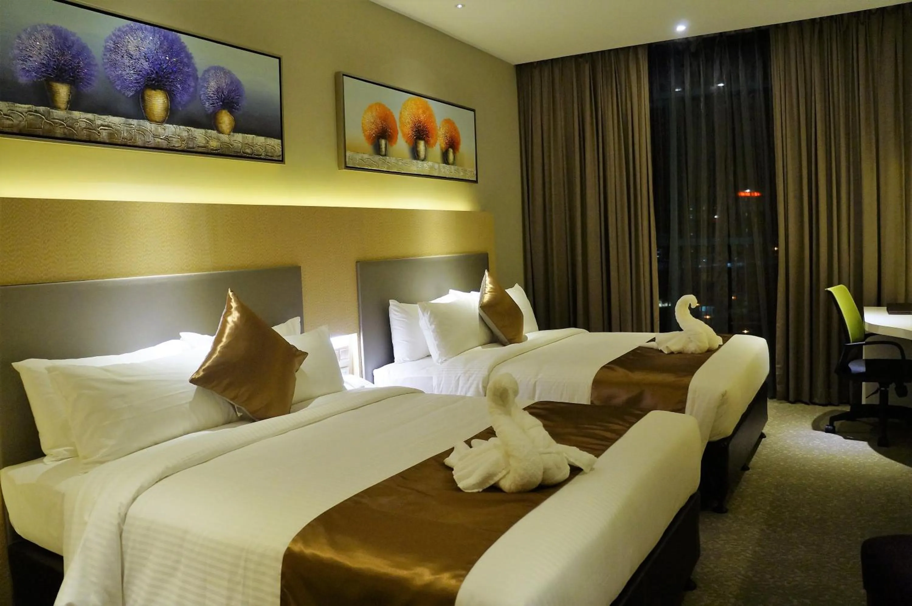 Premier Twin in Greens Hotel & Suites