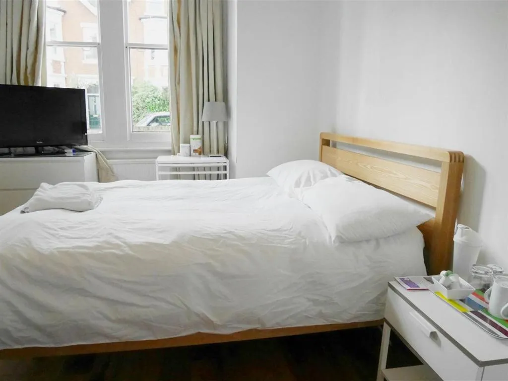Twin Room with Shared Bathroom in Kew Studios and Rooms