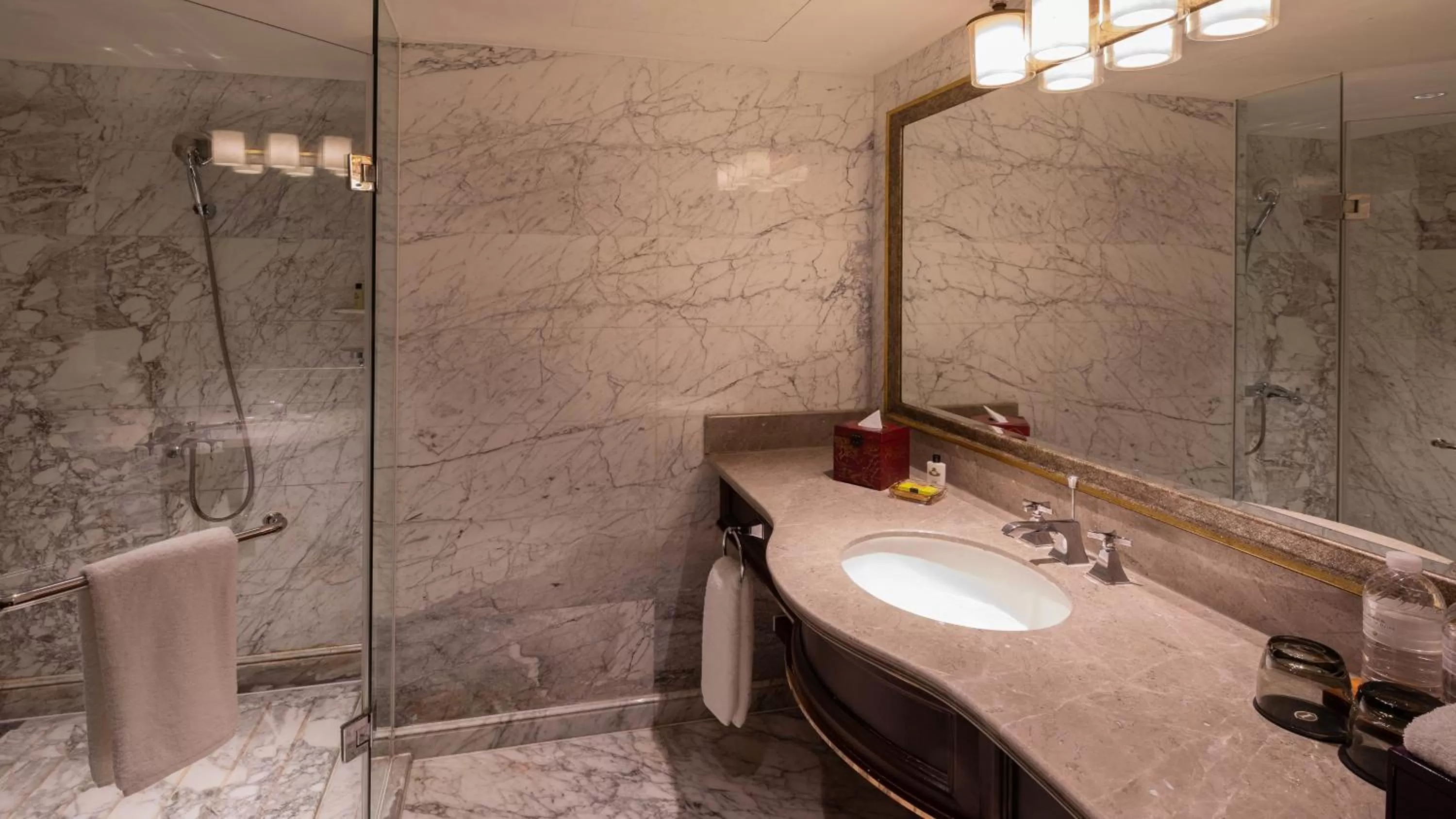 Classic Room in InterContinental Shanghai Ruijin, an IHG Hotel - Downtown Historic Iconic Garden Hotel