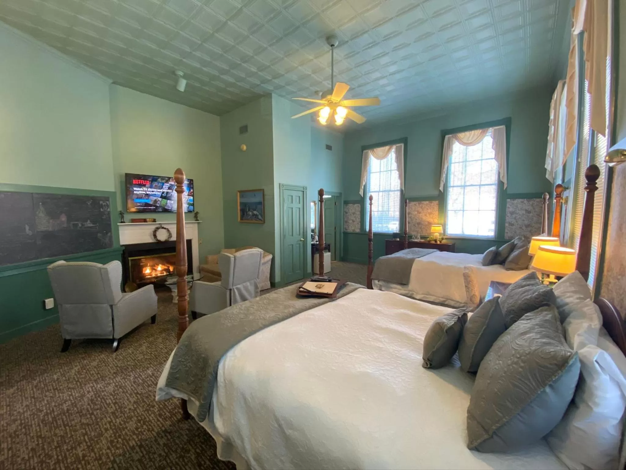 King or Queen Suite in Chambery Inn